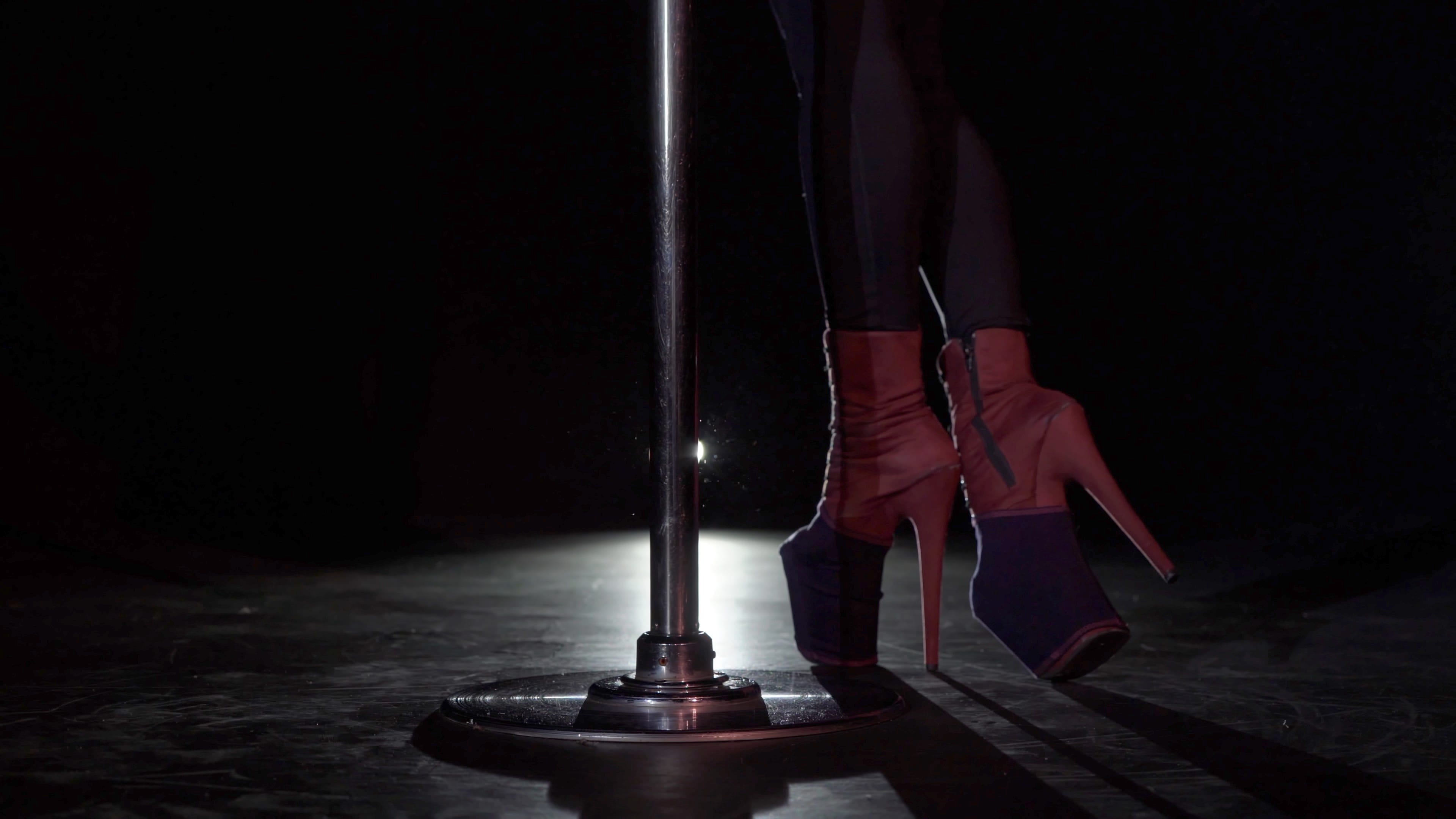 Topless dancers at NoHo bar seek to be only unionized strippers in U.S.