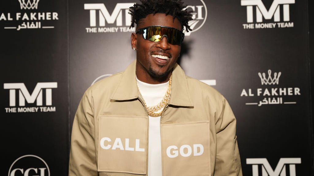 Better late than never: Antonio Brown says team more important than individual