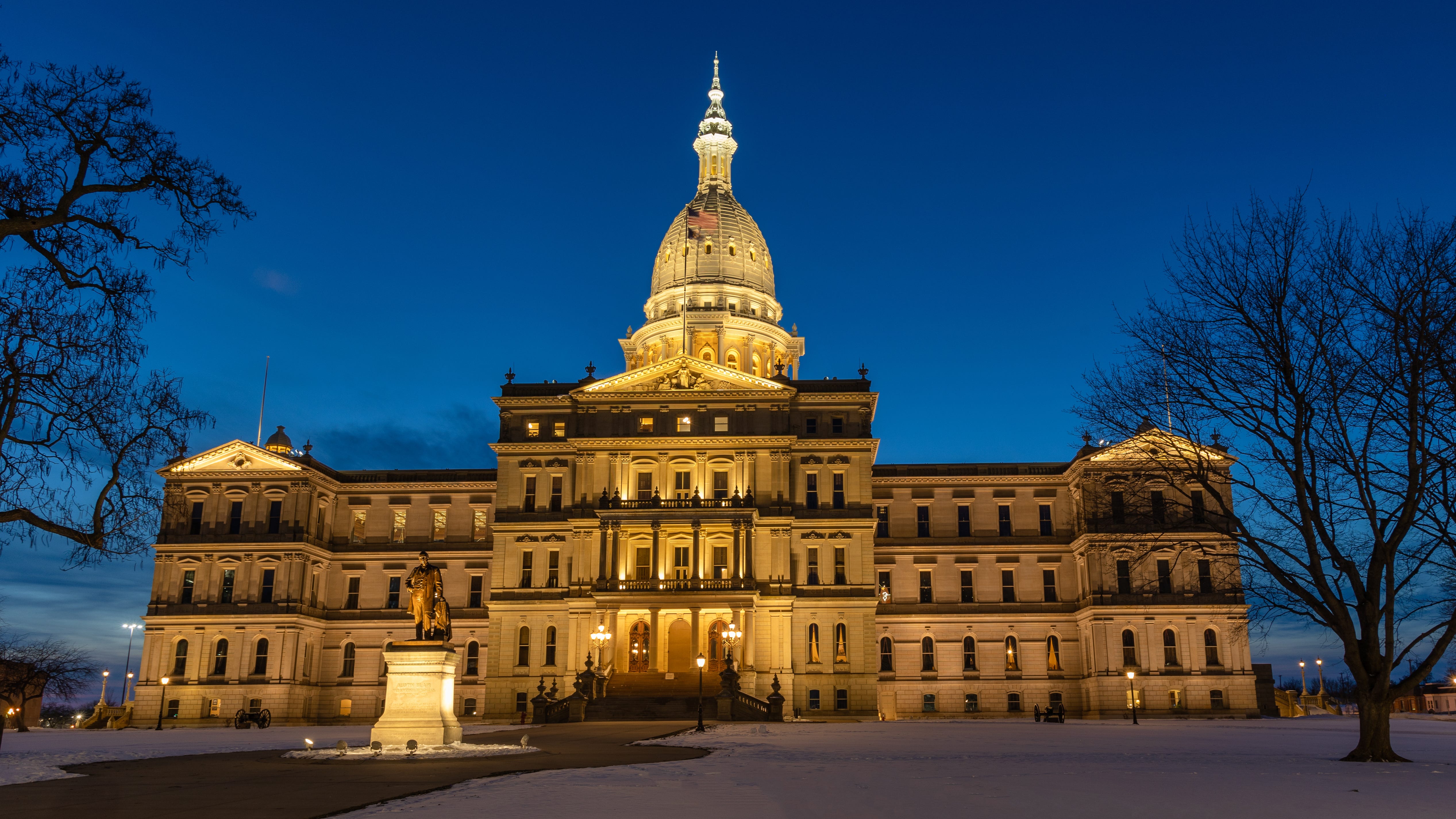 Michigan Senate votes to repeal law making it a crime for unmarried couples to live together, despite opposition from some Republicans