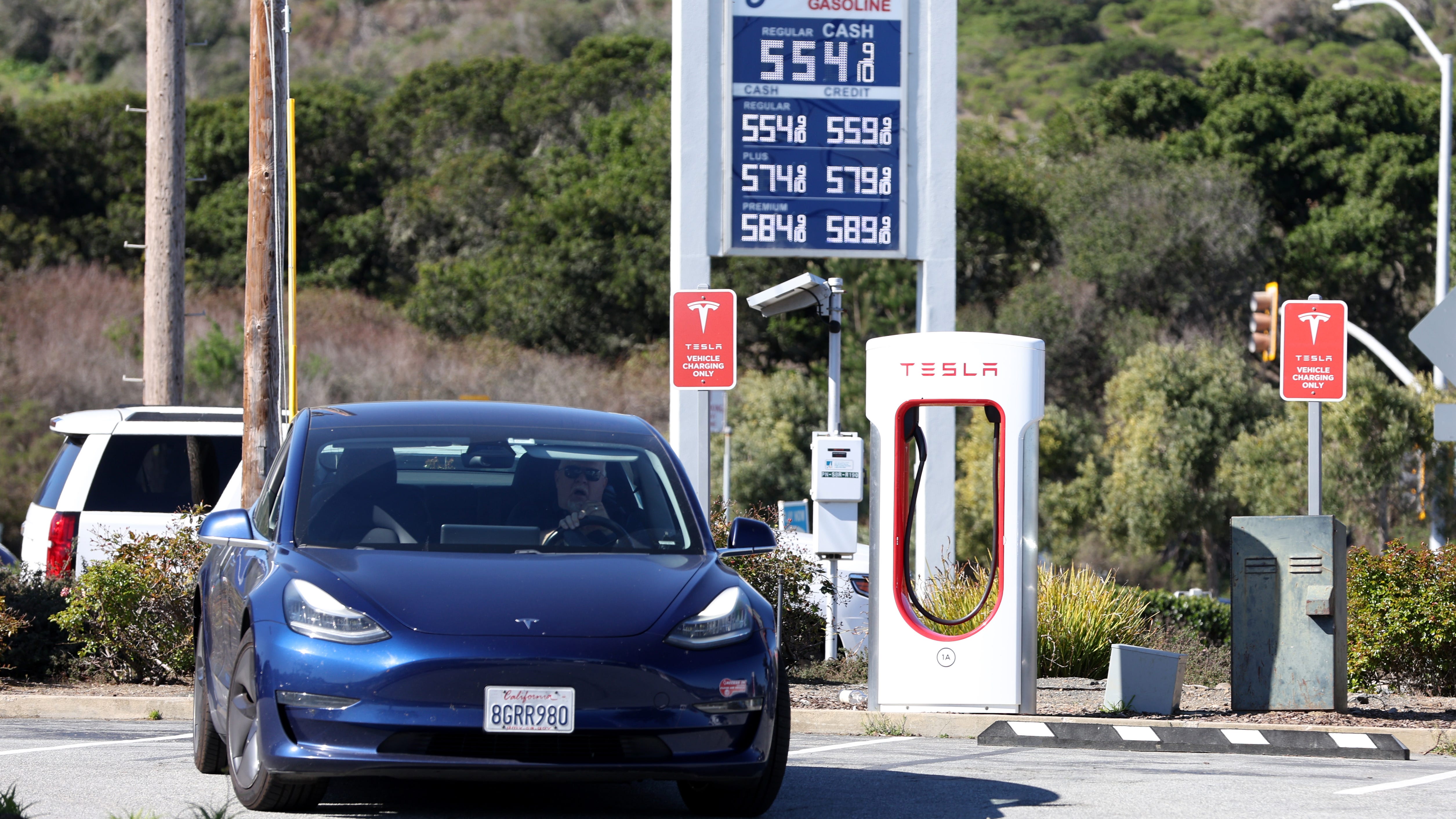 Newsom proposes $400 to car owners, months of free transit as gas prices rise