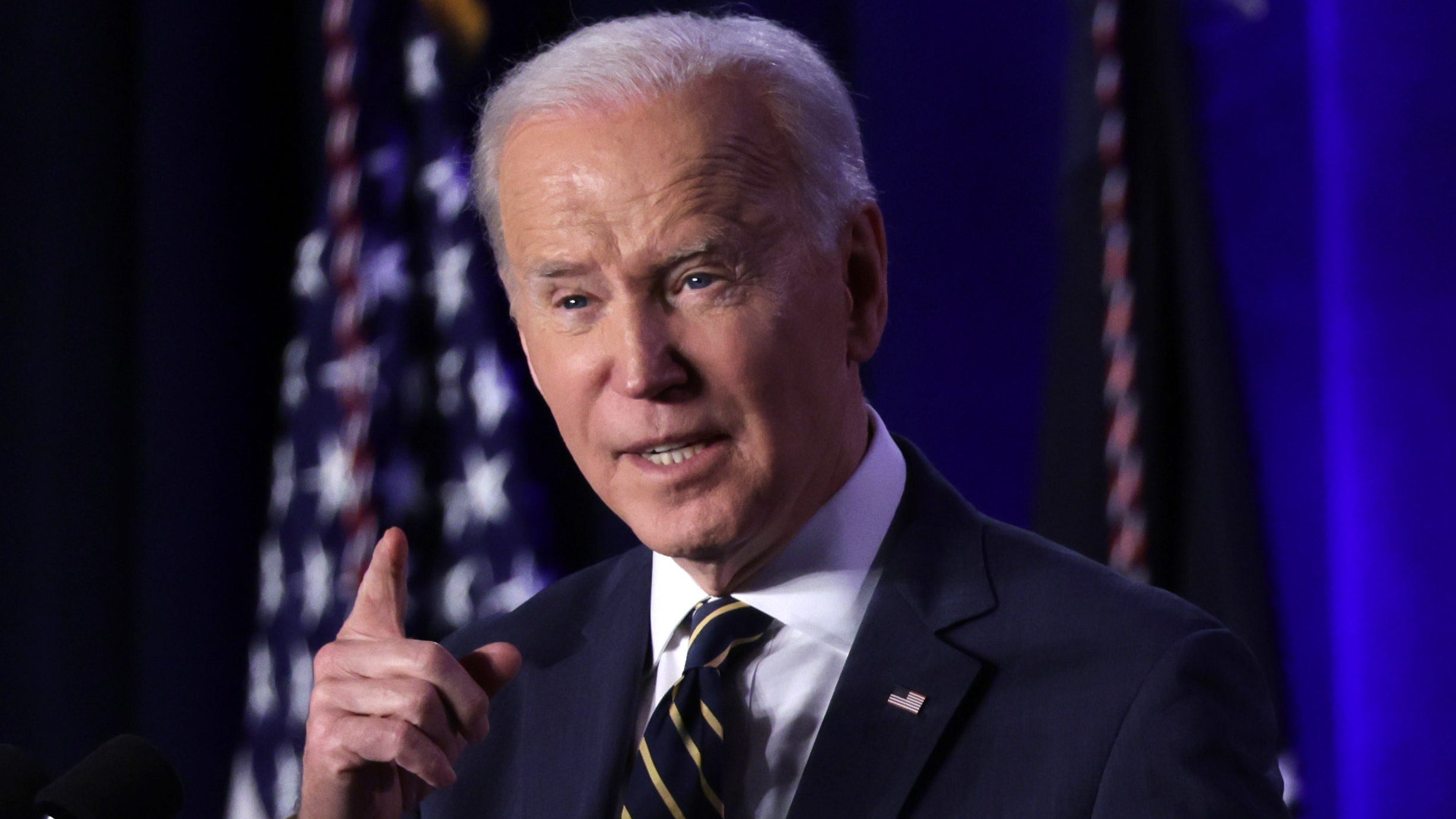 Biden stops in Philadelphia to address Ukraine, House Democrats’ midterm strategy