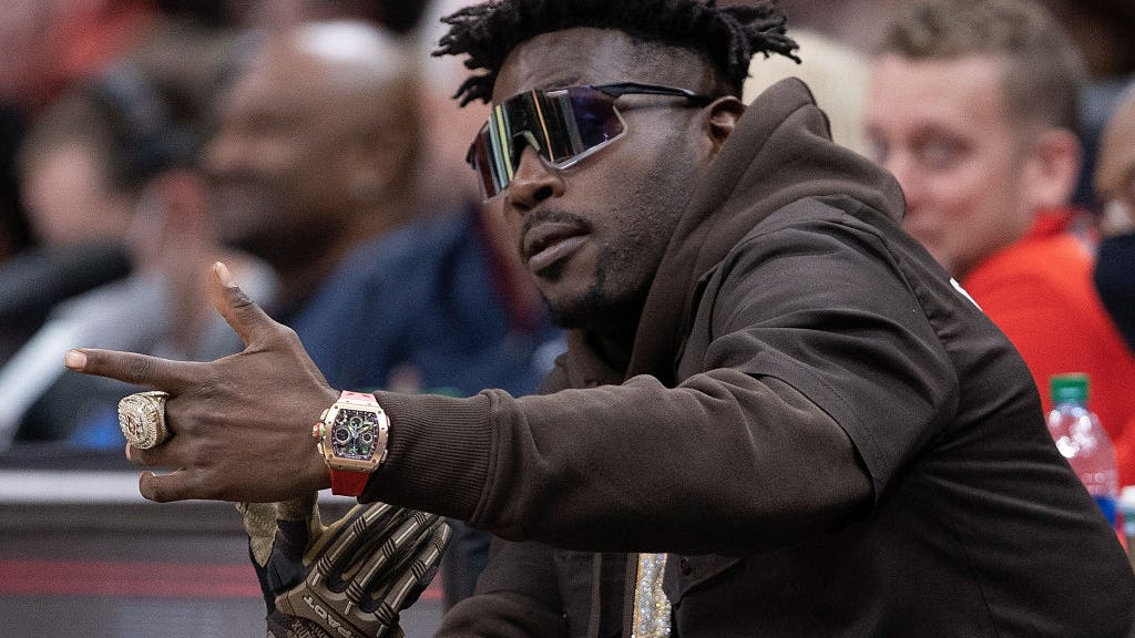 Antonio Brown raps about Bucs' sideline meltdown, Tom Brady in new album, 'Paradigm'