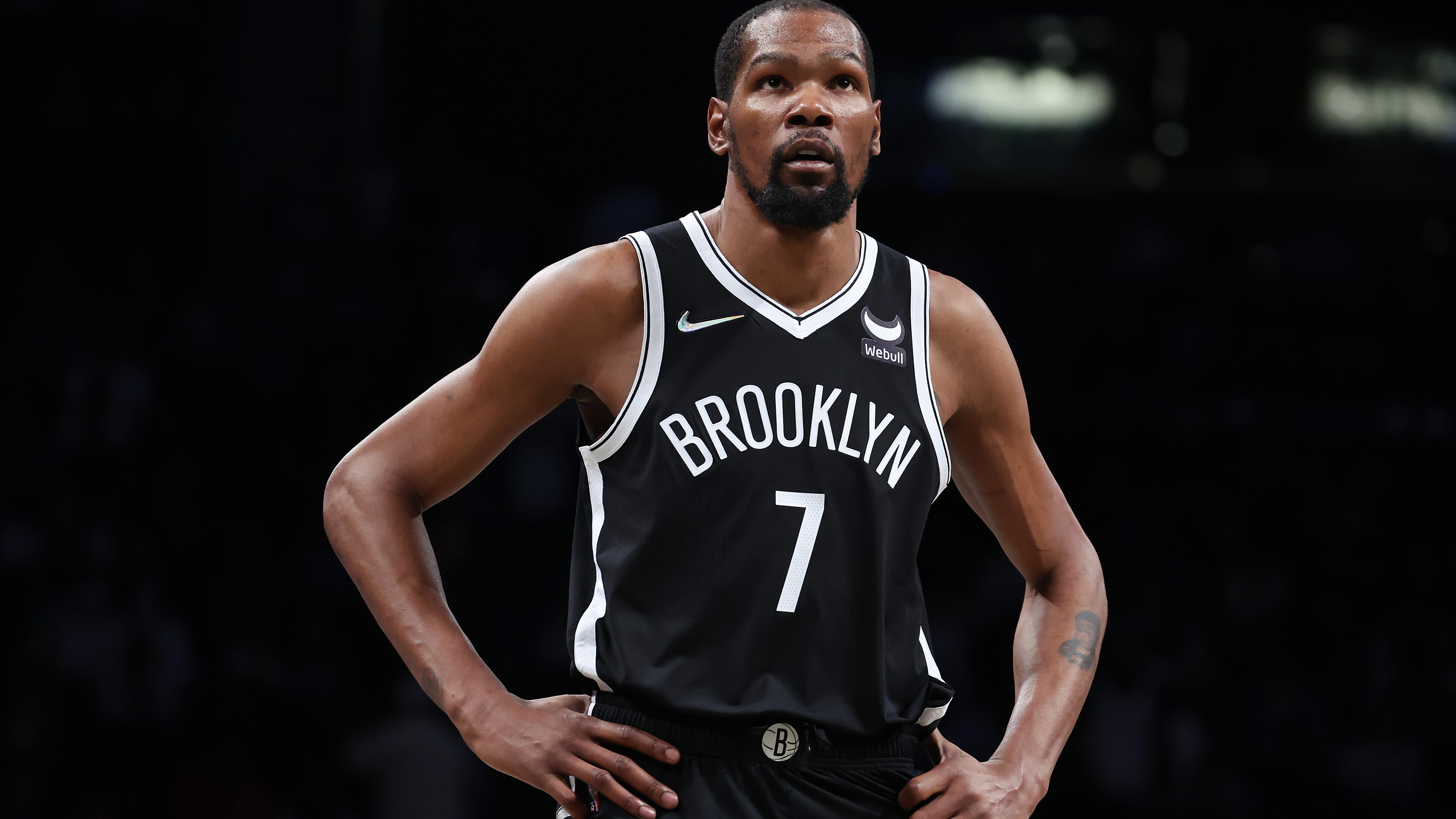 Watch: Kevin Durant tells fan to 'shut the f— up and sit down'