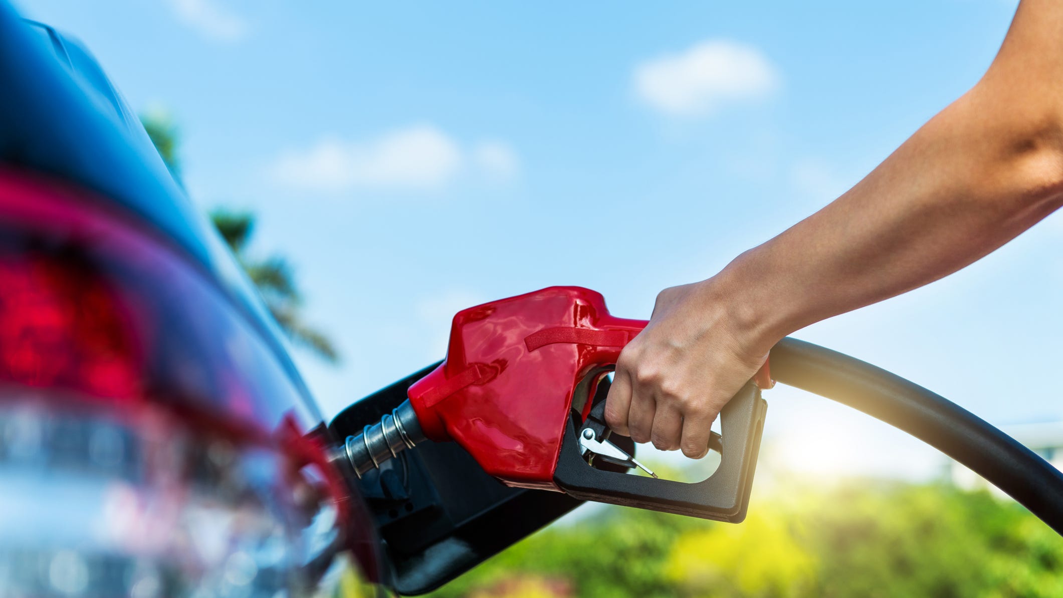 Michigan's gas prices continue to decline; down 56 cents from last month