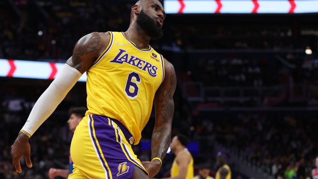 Lakers, LeBron James sign 2-year extension worth $97.1 million