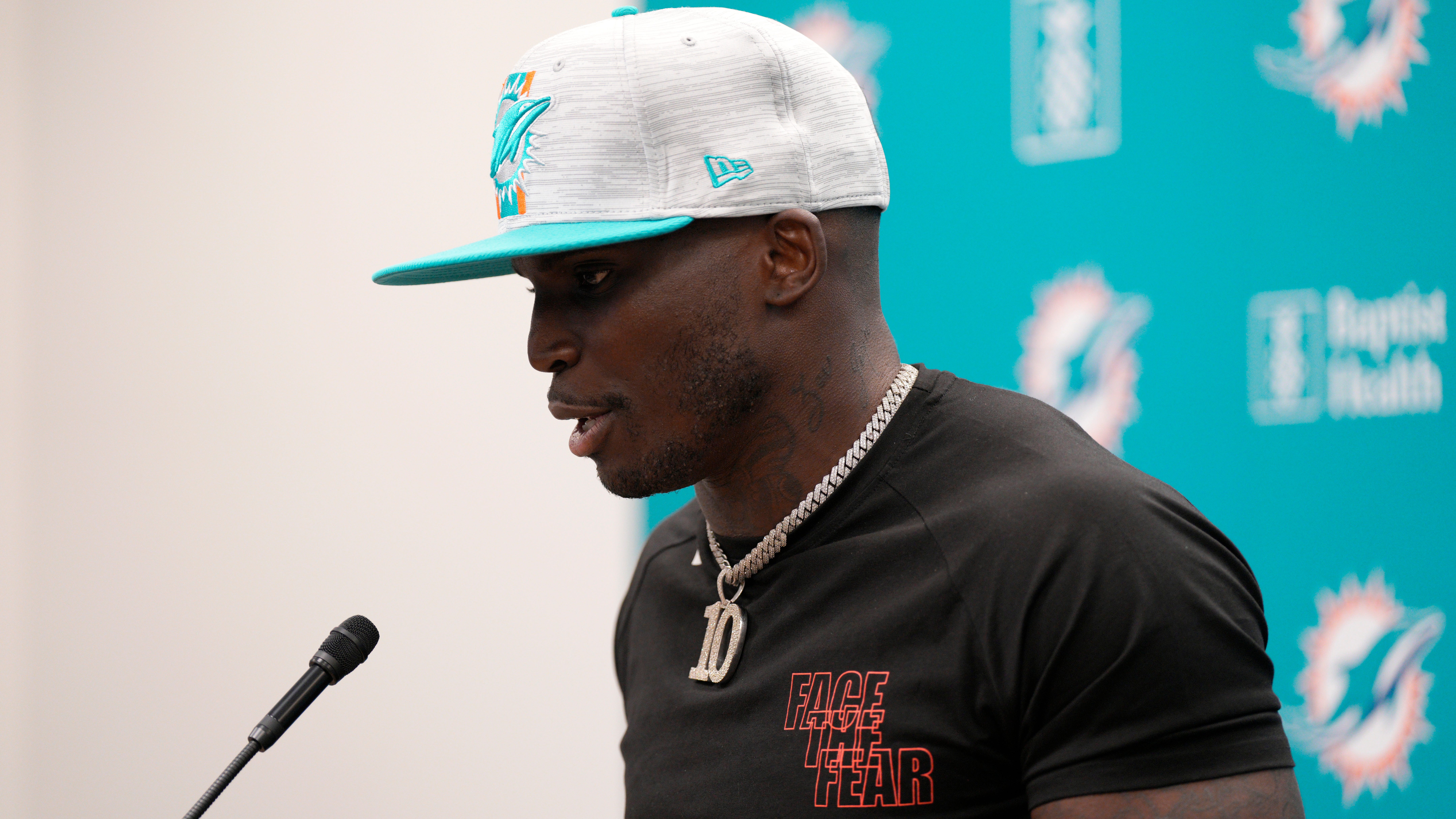 Tyreek Hill on Tua vs. Mahomes: ‘Accuracy-wise, I’m going Tua all day’