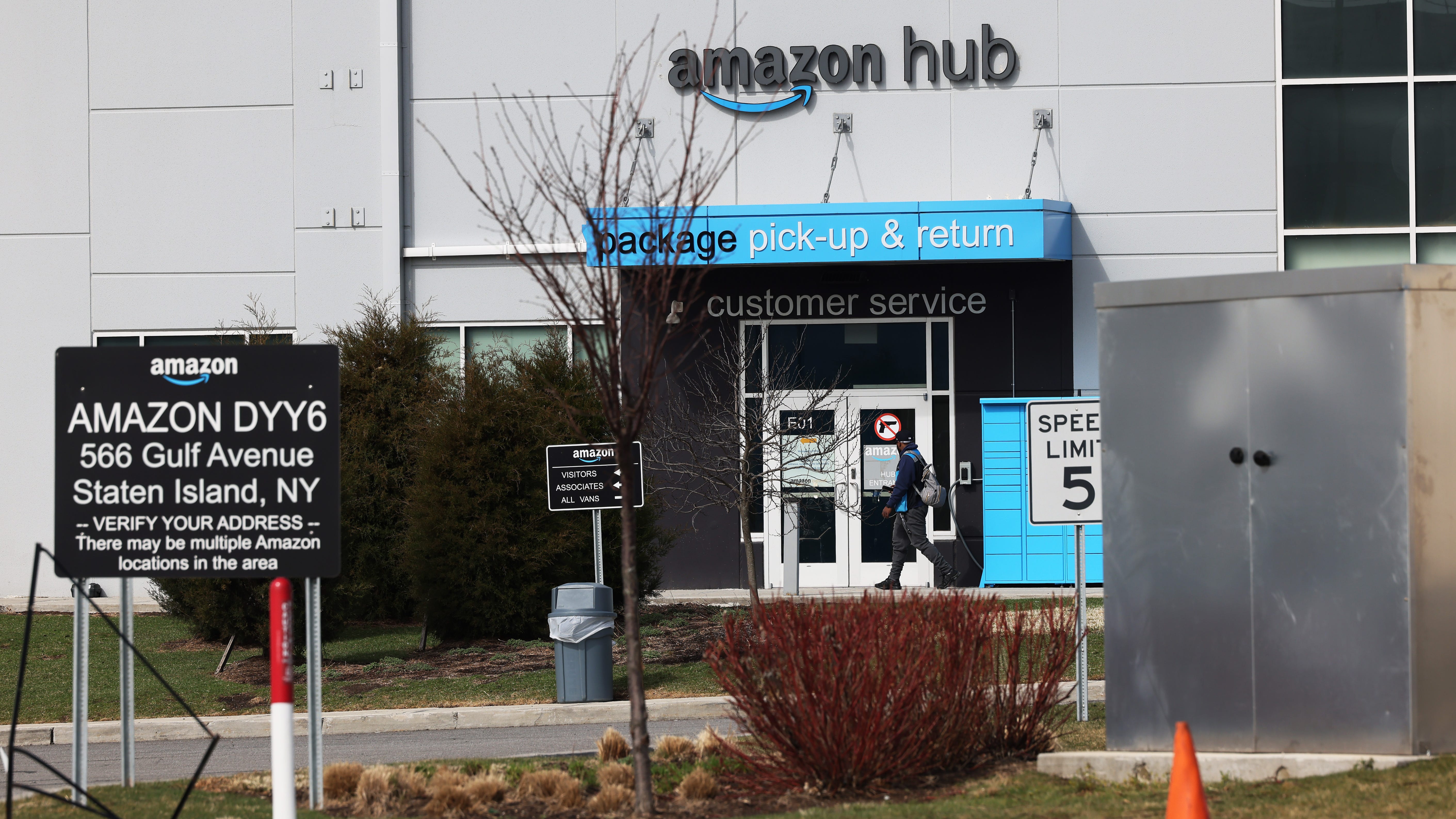 Amazon looks to sublease NY and NJ warehouse space as pandemic boom wanes