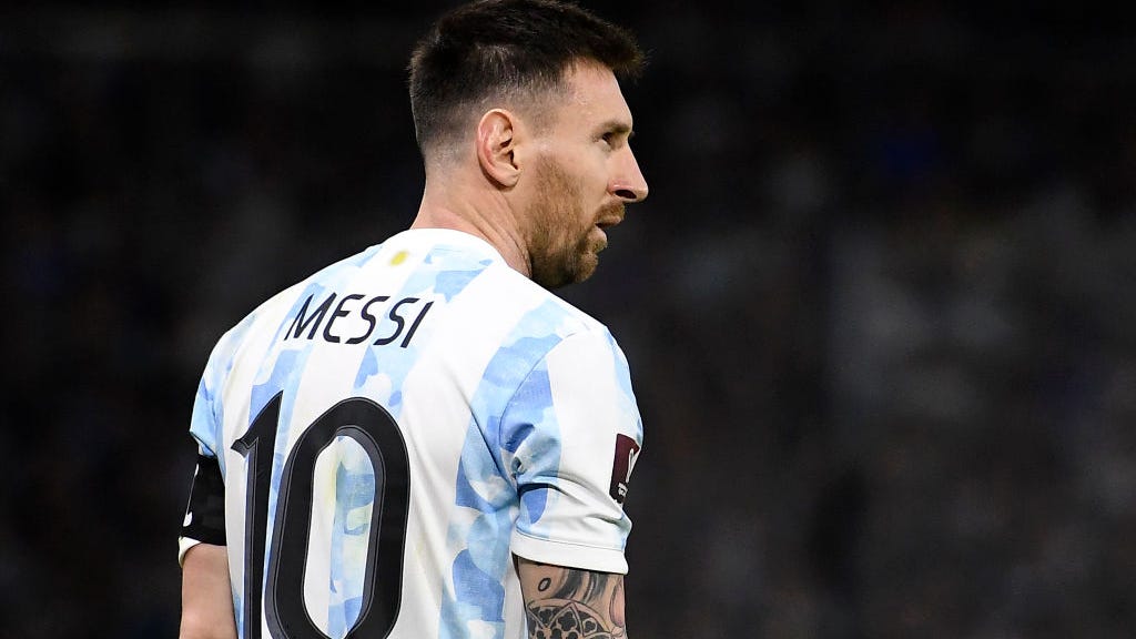 Molestar a Messi le podría costar muy caro a uno de sus fans