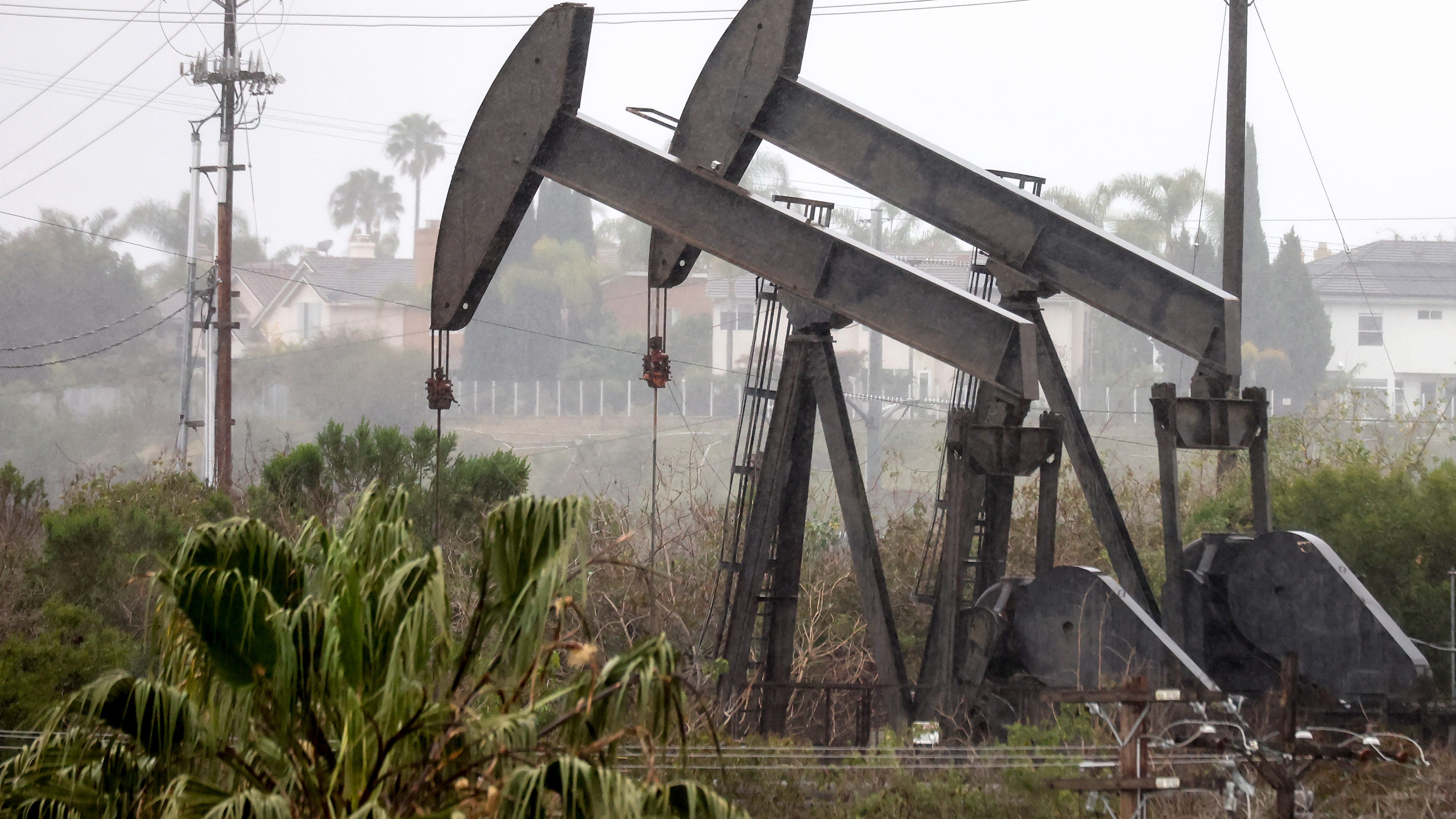 Oil prices rise following E.U. partial ban of Russian oil