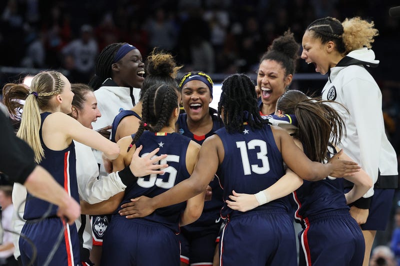 The UConn Huskies celebrate after defeating the Stanford Cardinal 63-58 in the 2022 NCAA Women's Final Four in Minneapolis, 4/1/22