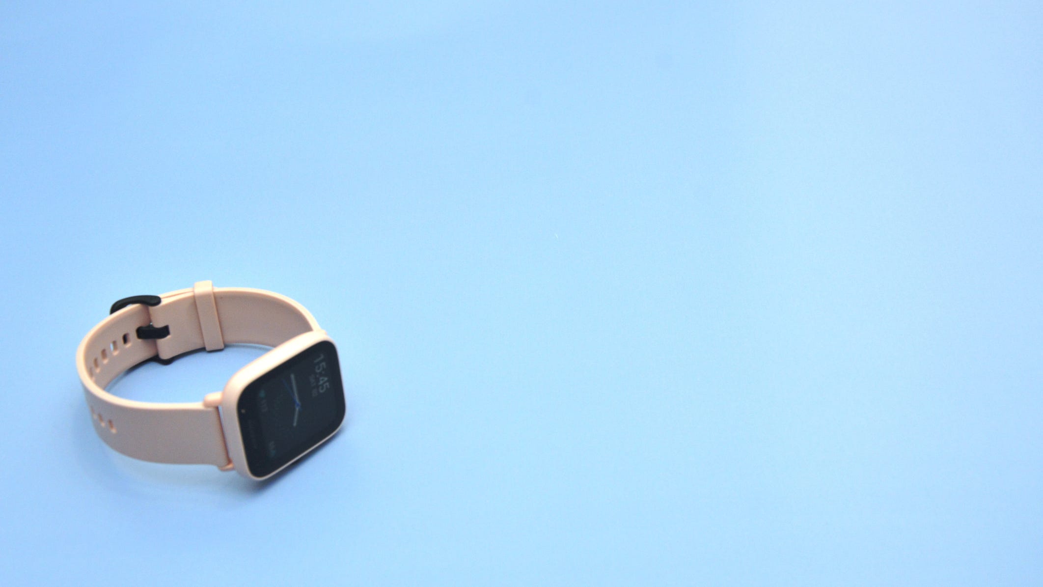 Smartwatch saves the life of motorcyclist who fell off cliff