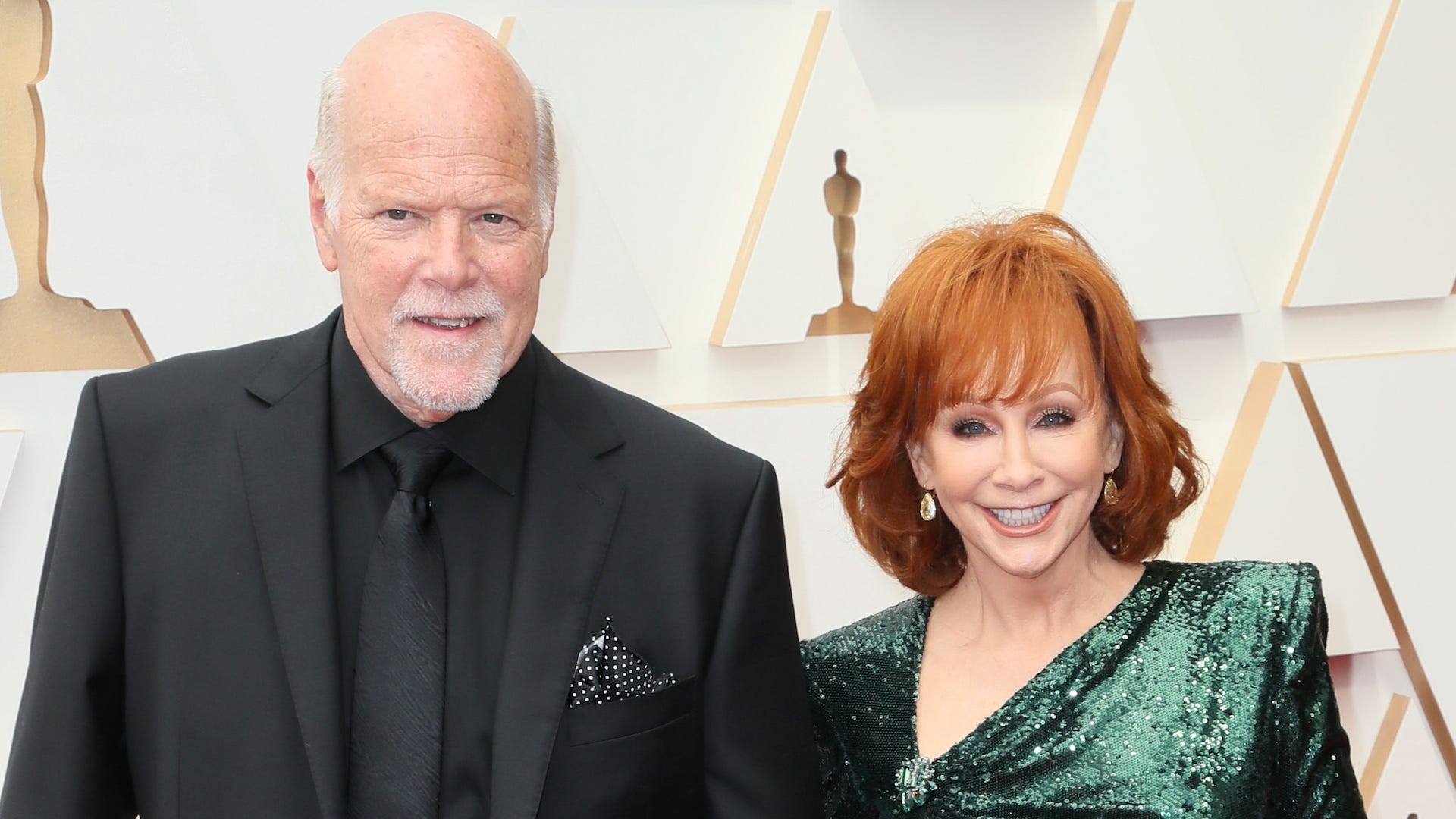Reba McEntire's new sitcom will feature a former 'Reba' costar and boyfriend Rex Linn