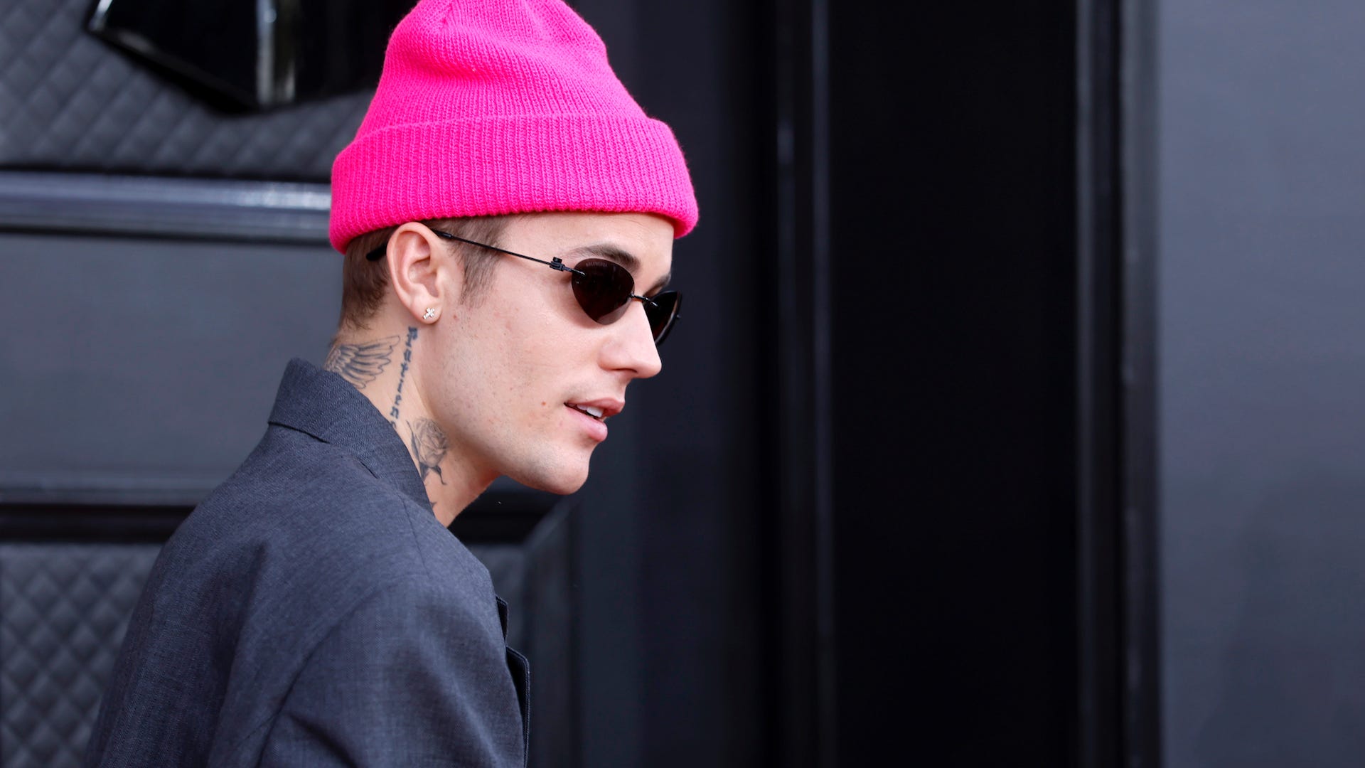 Justin Bieber reveals face 'paralysis' diagnosis with fans: 'This is pretty serious'