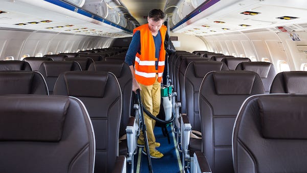 MLB pitcher calls out airline after they forced his pregnant wife to clean up after their children
