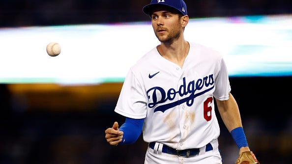 Veteran GM 'guarantees' Cubs will sign one of three star shortstops after 2022 season