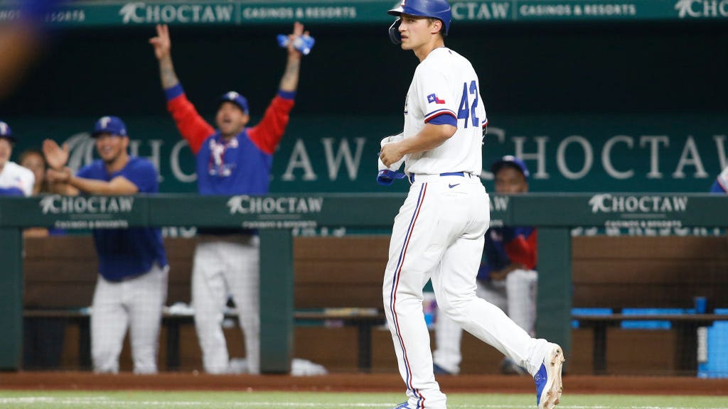 Social media reacts to Joe Maddon intentionally walking Corey Seager with bases loaded