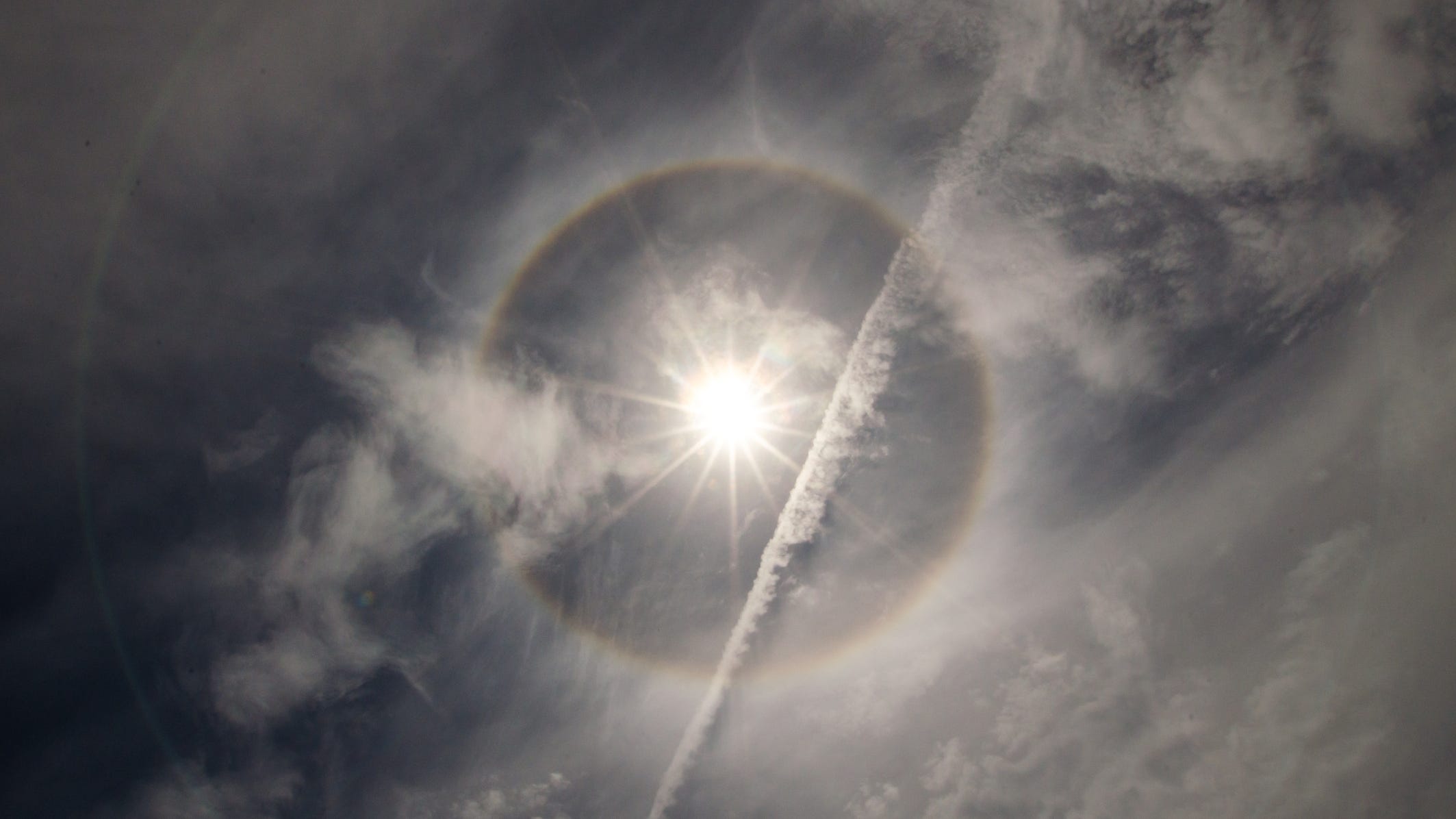 Some climate change experts call for us to 'dim the sun'