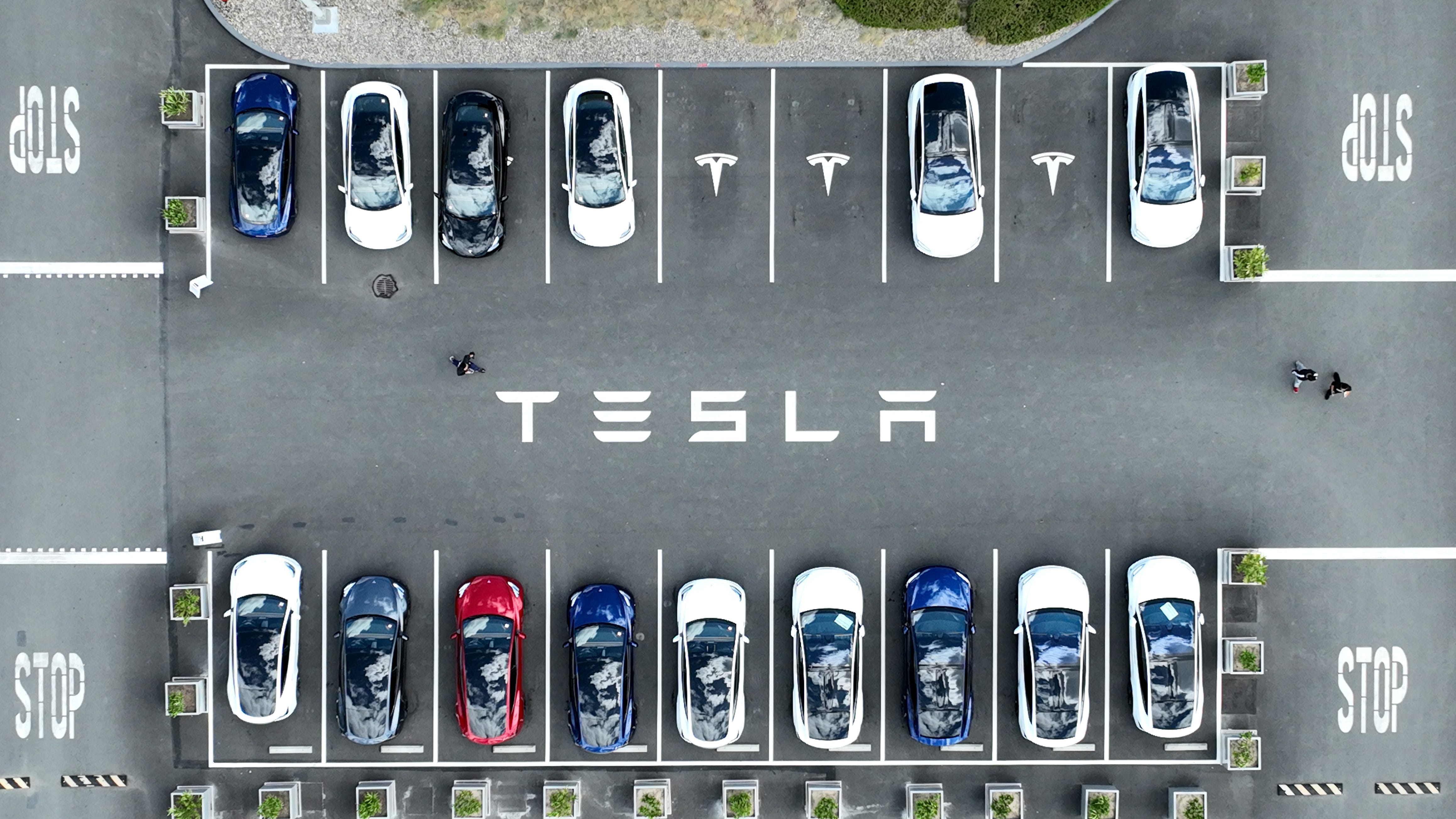 Tesla recalls 130K vehicles; touch screens can go blank