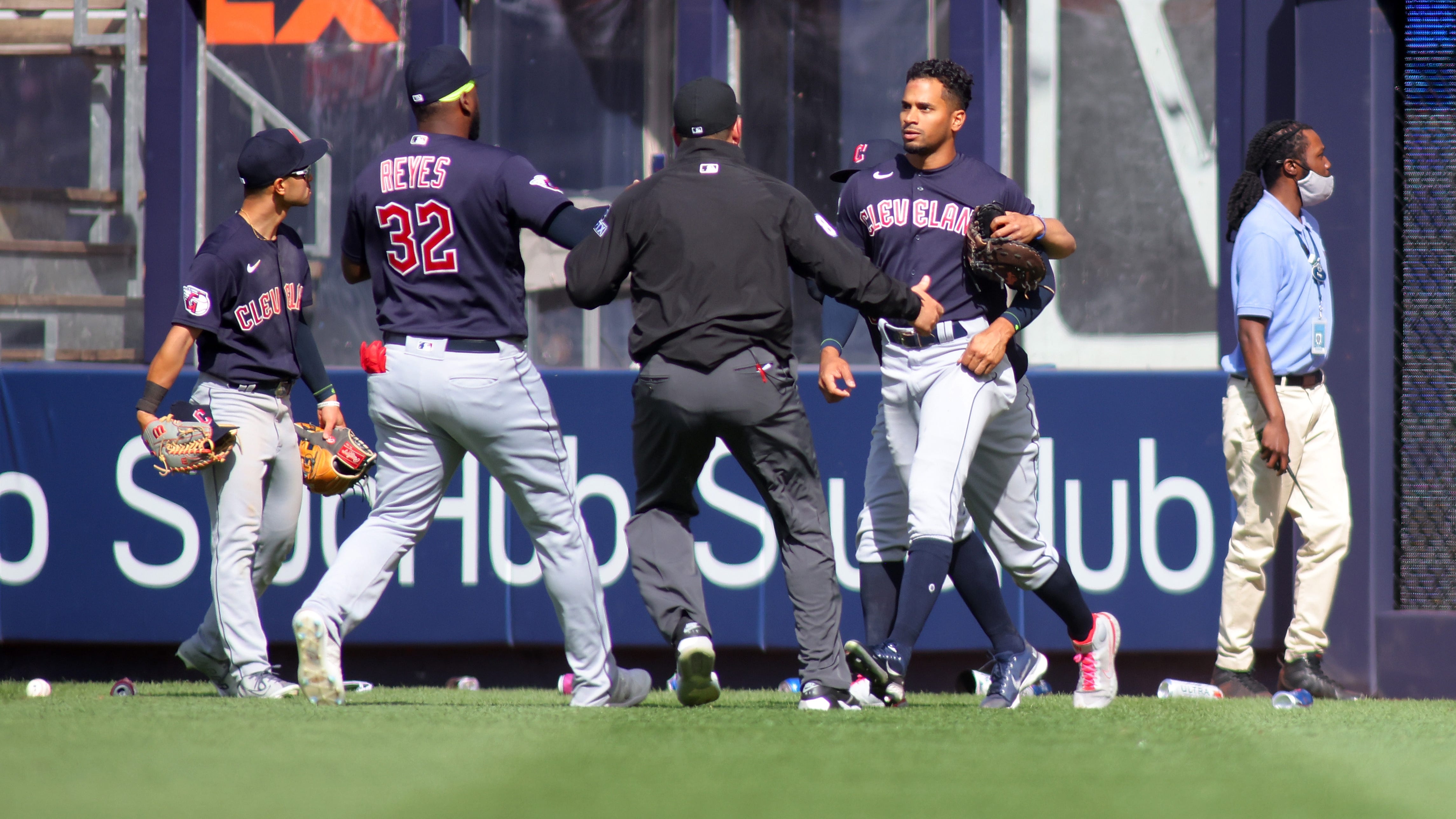 Guardians outfielders react to Yankee fans behavior: 'Worst fanbase on the planet'