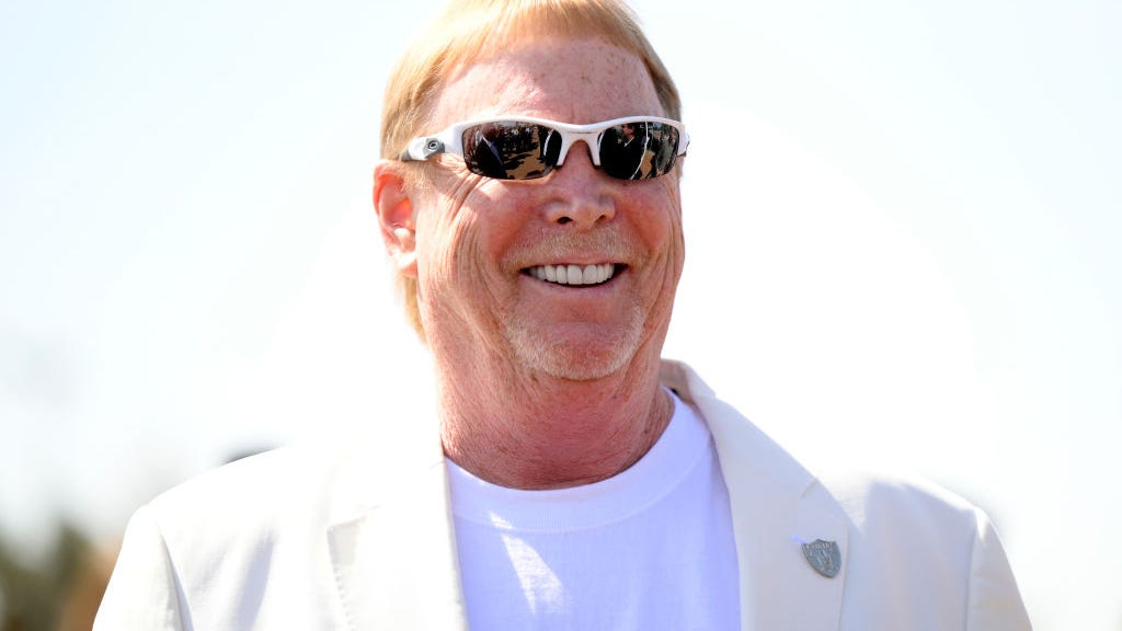 Raiders owner Mark Davis says he's 'open' to bringing in Colin Kaepernick