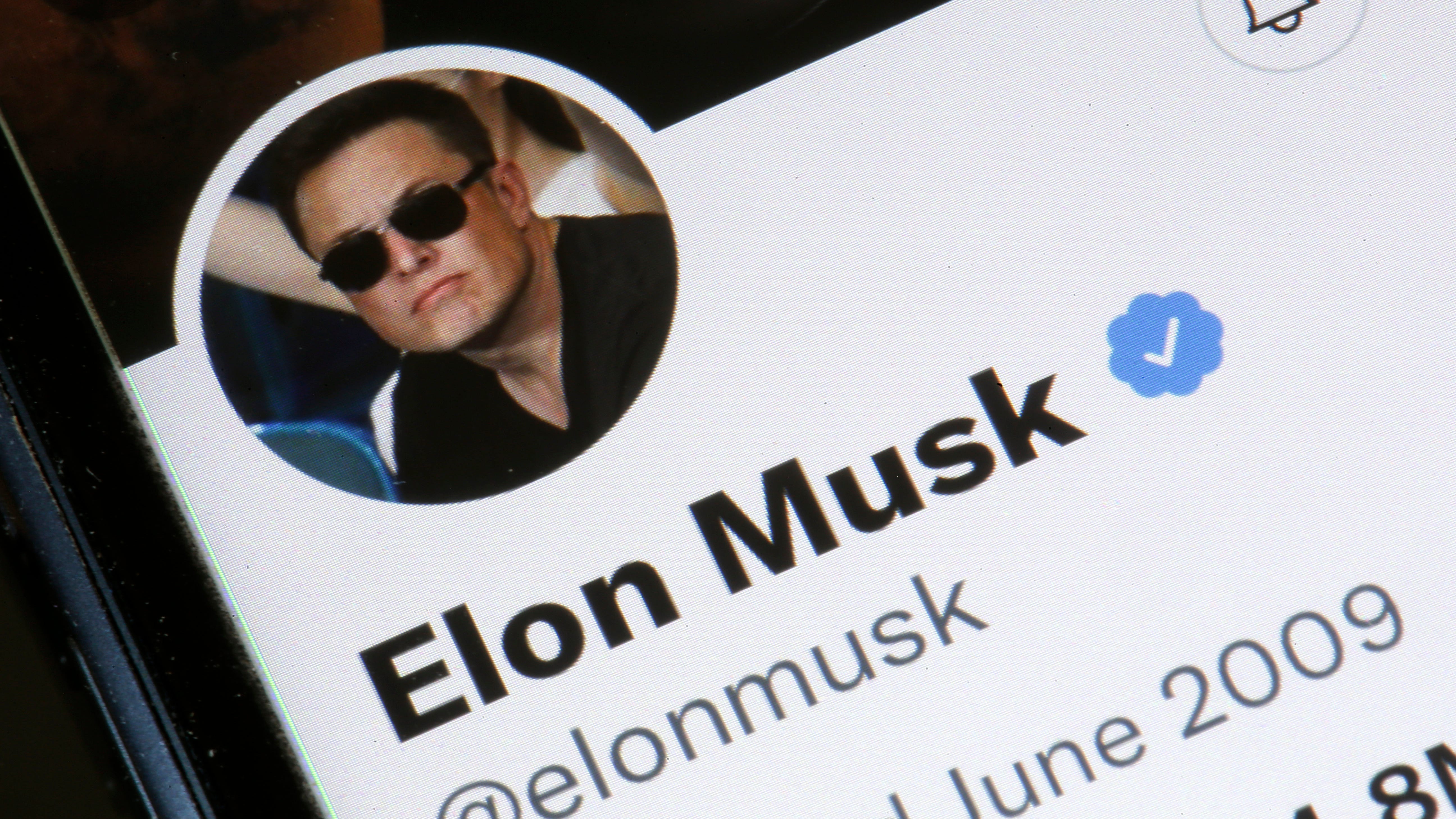 Elon Musk tells AOC to stop hitting on him after her tweet about billionaires