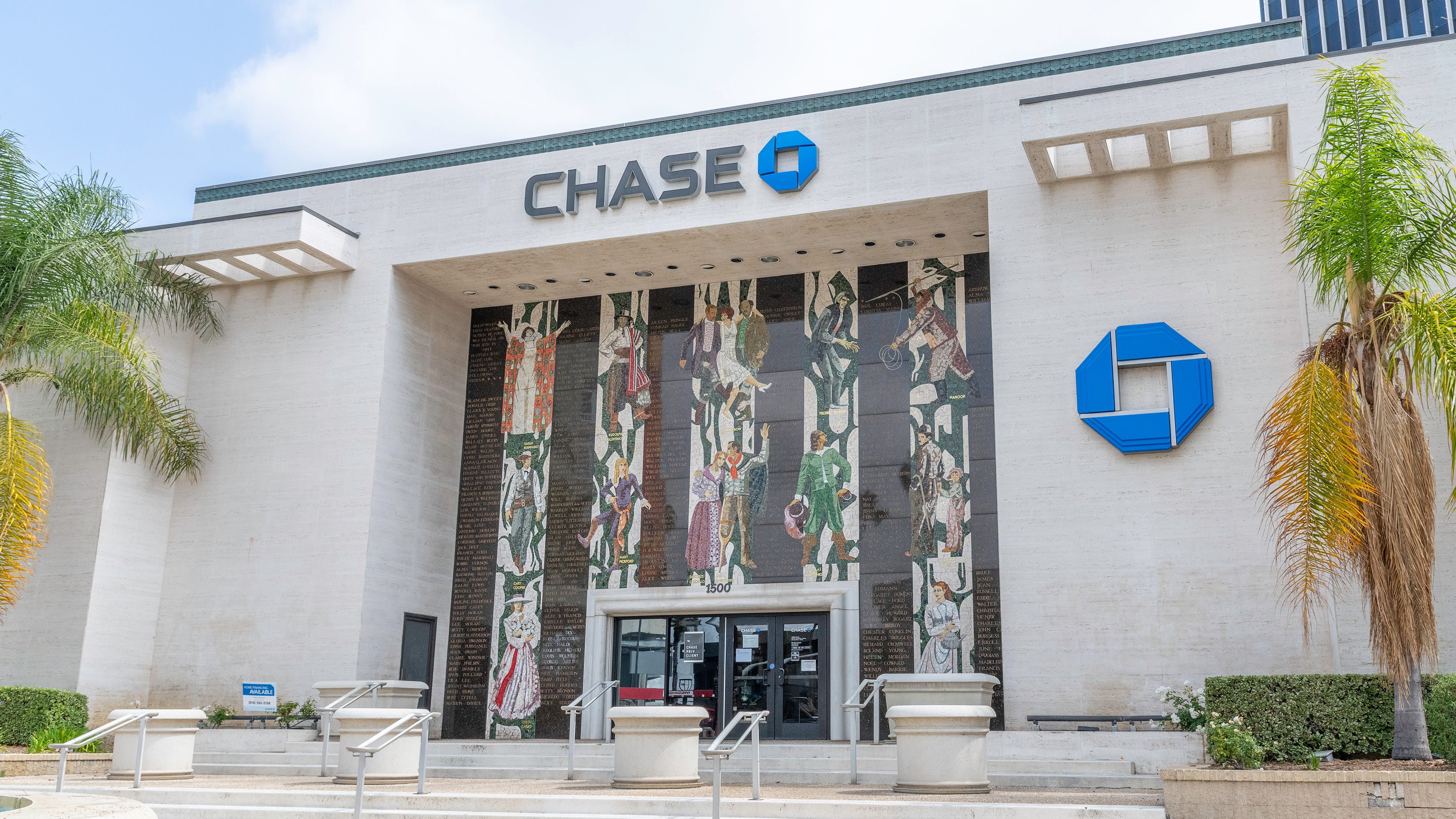 How L.A. banks got their iconic murals