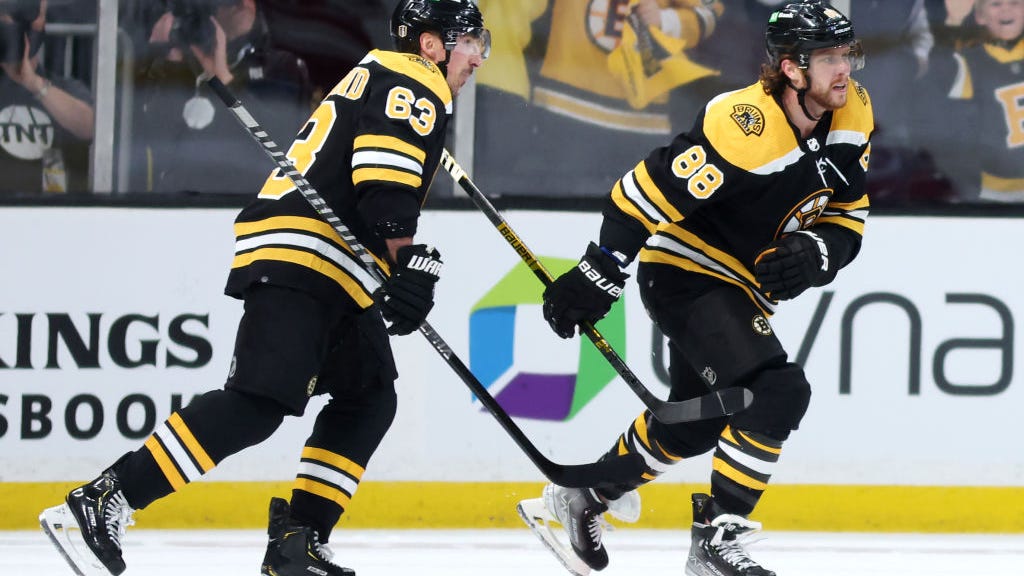 Off-ice official injured by falling pane of glass during Bruins-Hurricanes game