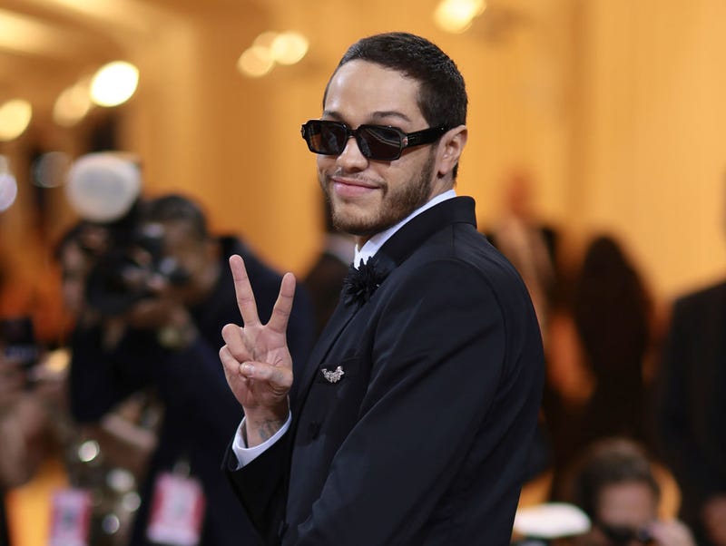  Pete Davidson attends The 2022 Met Gala 