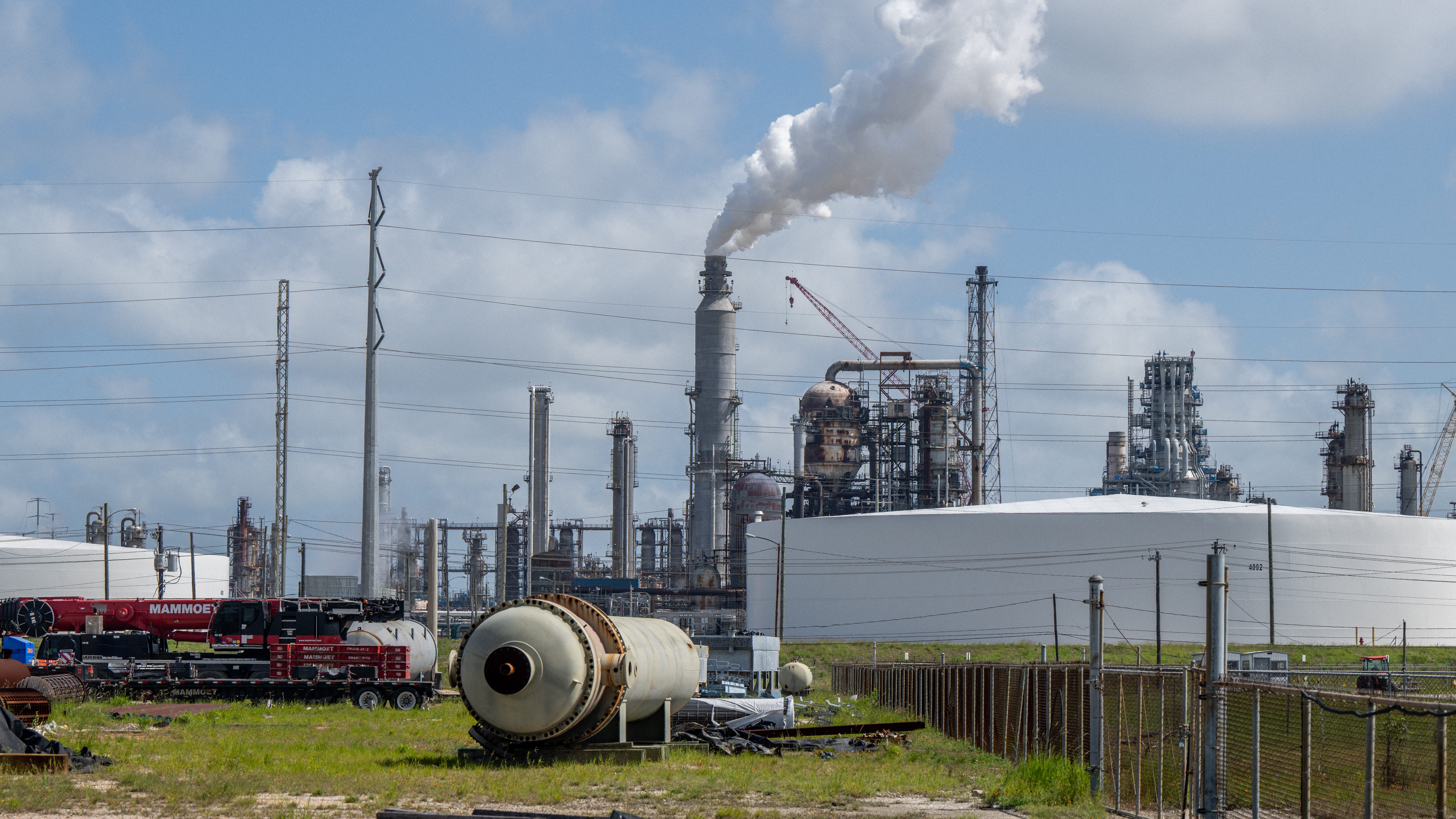Report: 5 Texas refineries releasing benzene at potentially harmful