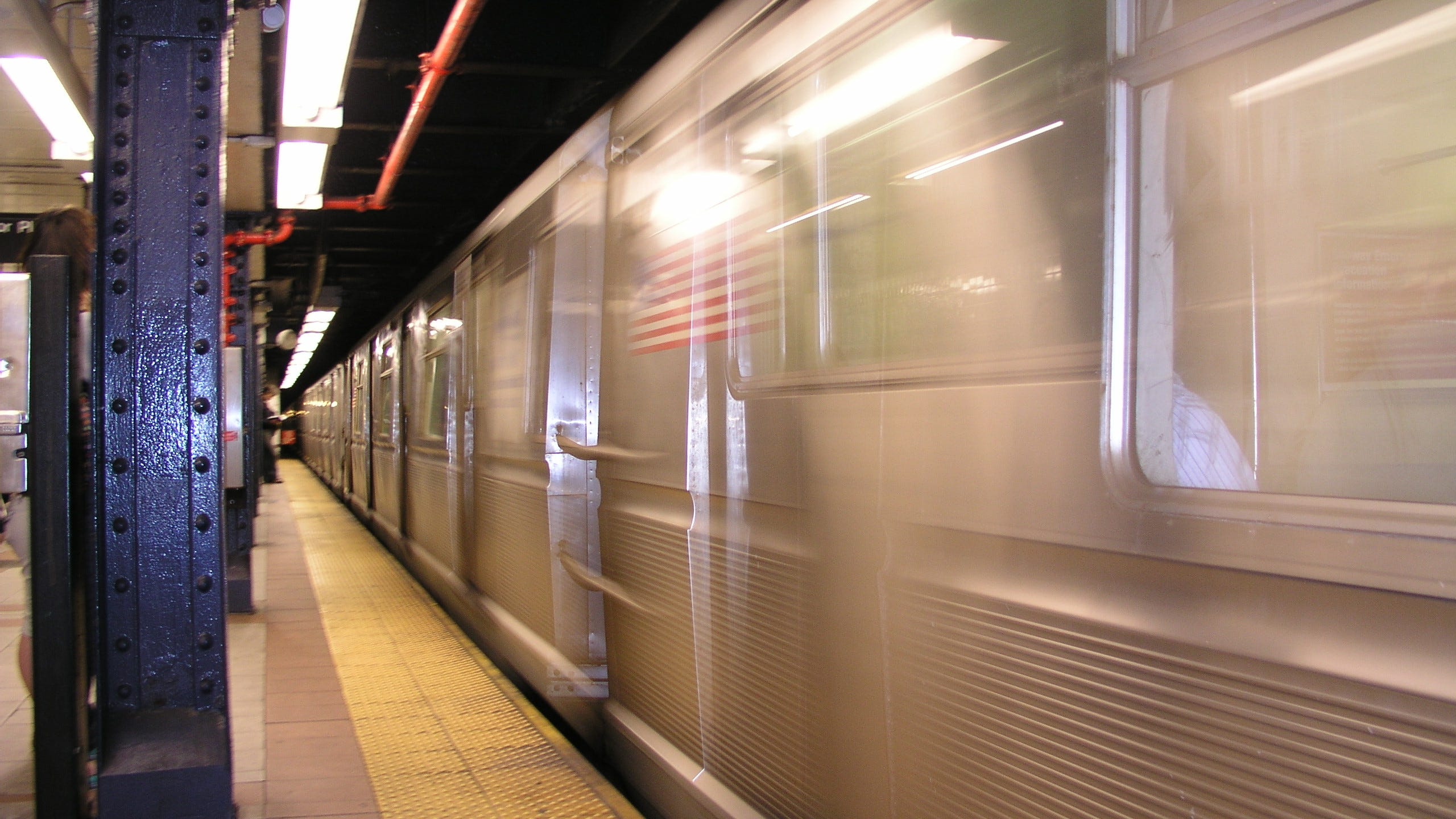 Man pepper-sprays toddler, mom at Bronx subway station