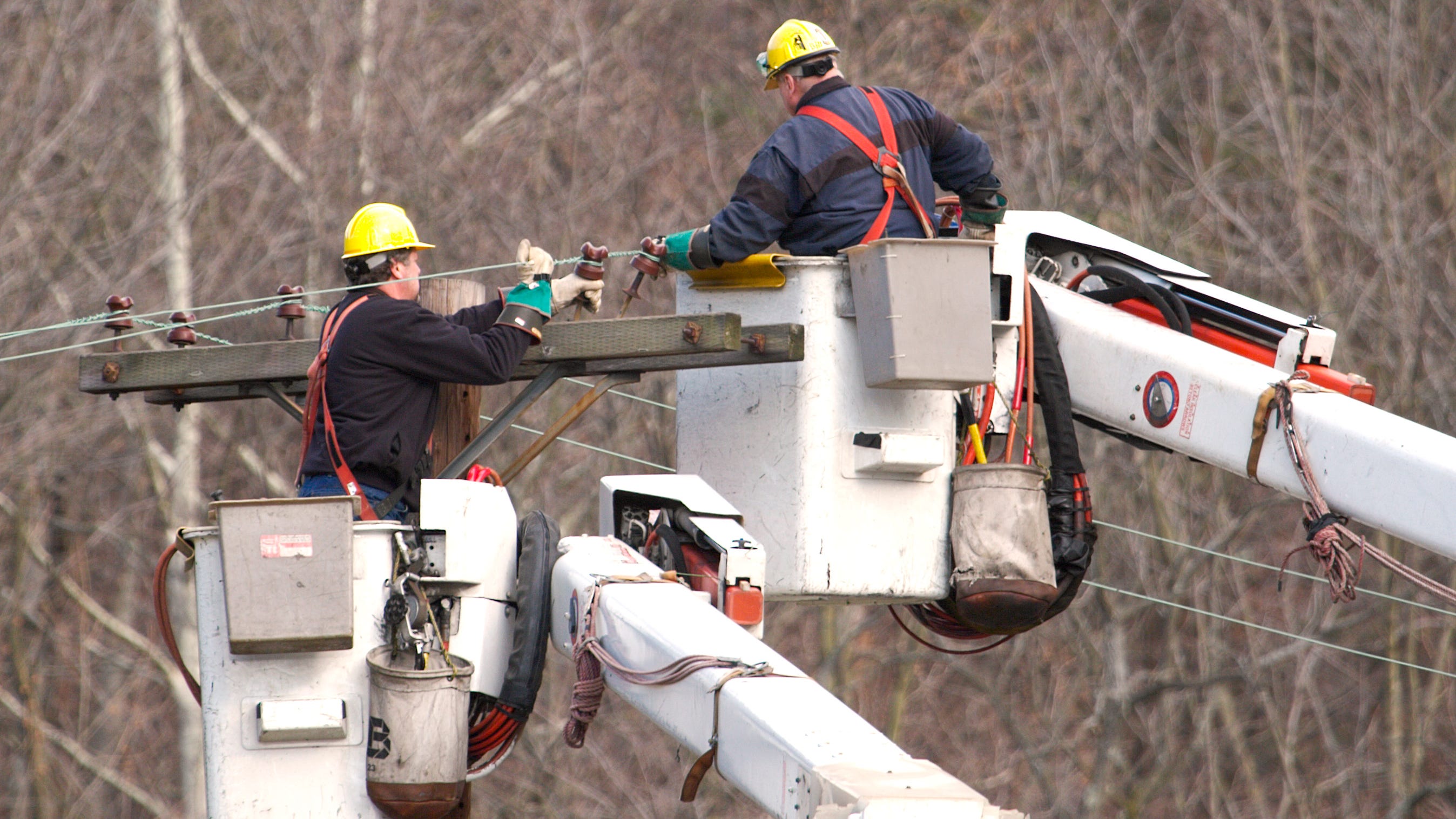 Oncor staging crews, preparing for icy Winter weather