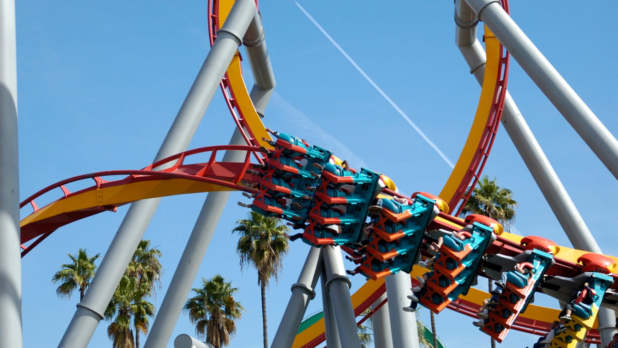 Knott's Berry Farm extends chaperone policy to Halloween event
