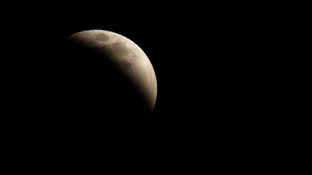 Study finds that parts of the moon could be habitable