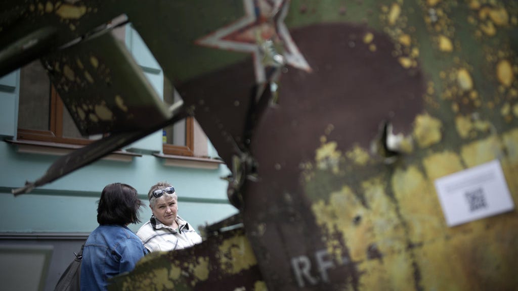 How close did a Russian surveillance aircraft get to US airspace?
