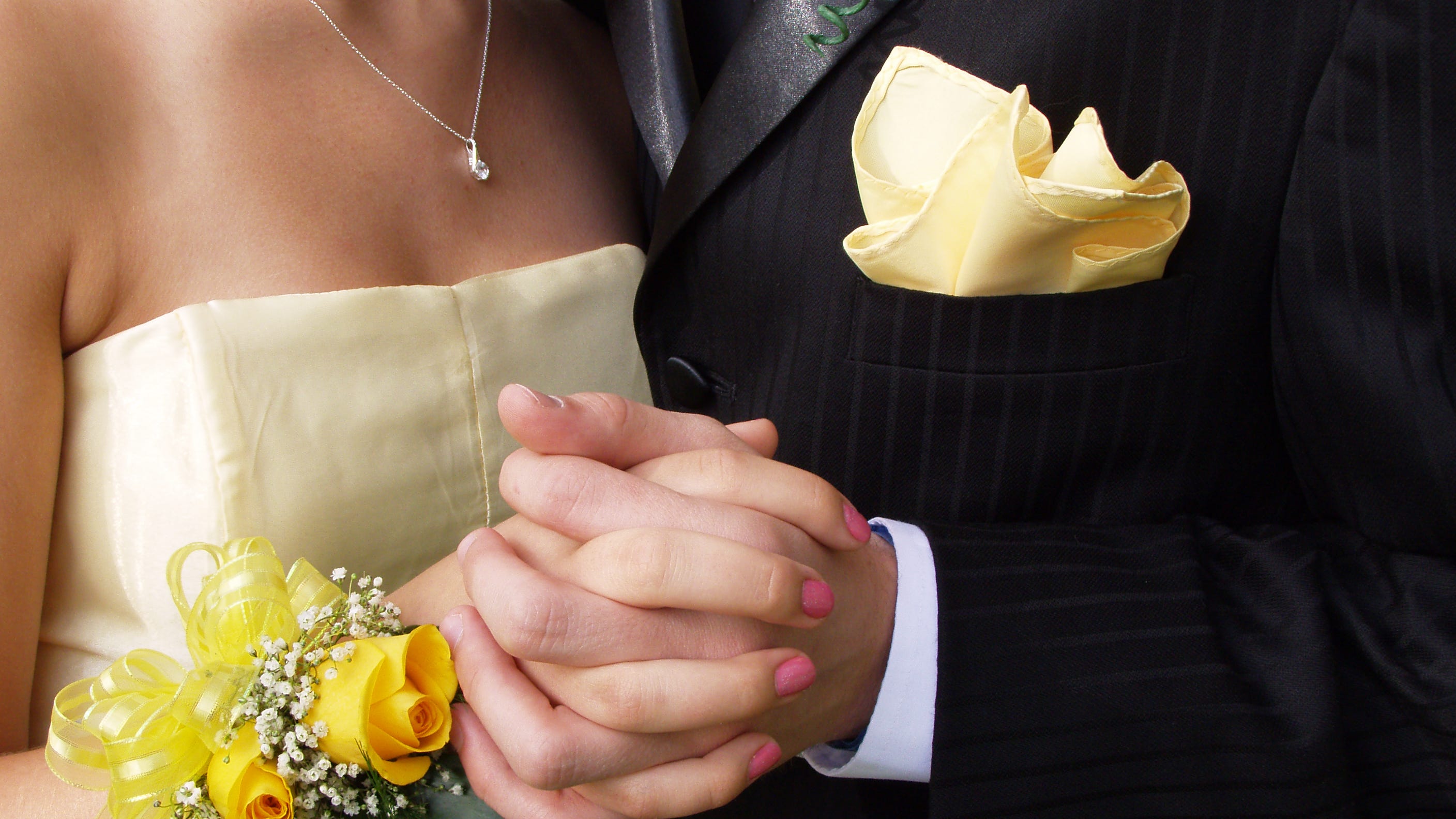 COVID fears nix slow dancing at high school prom
