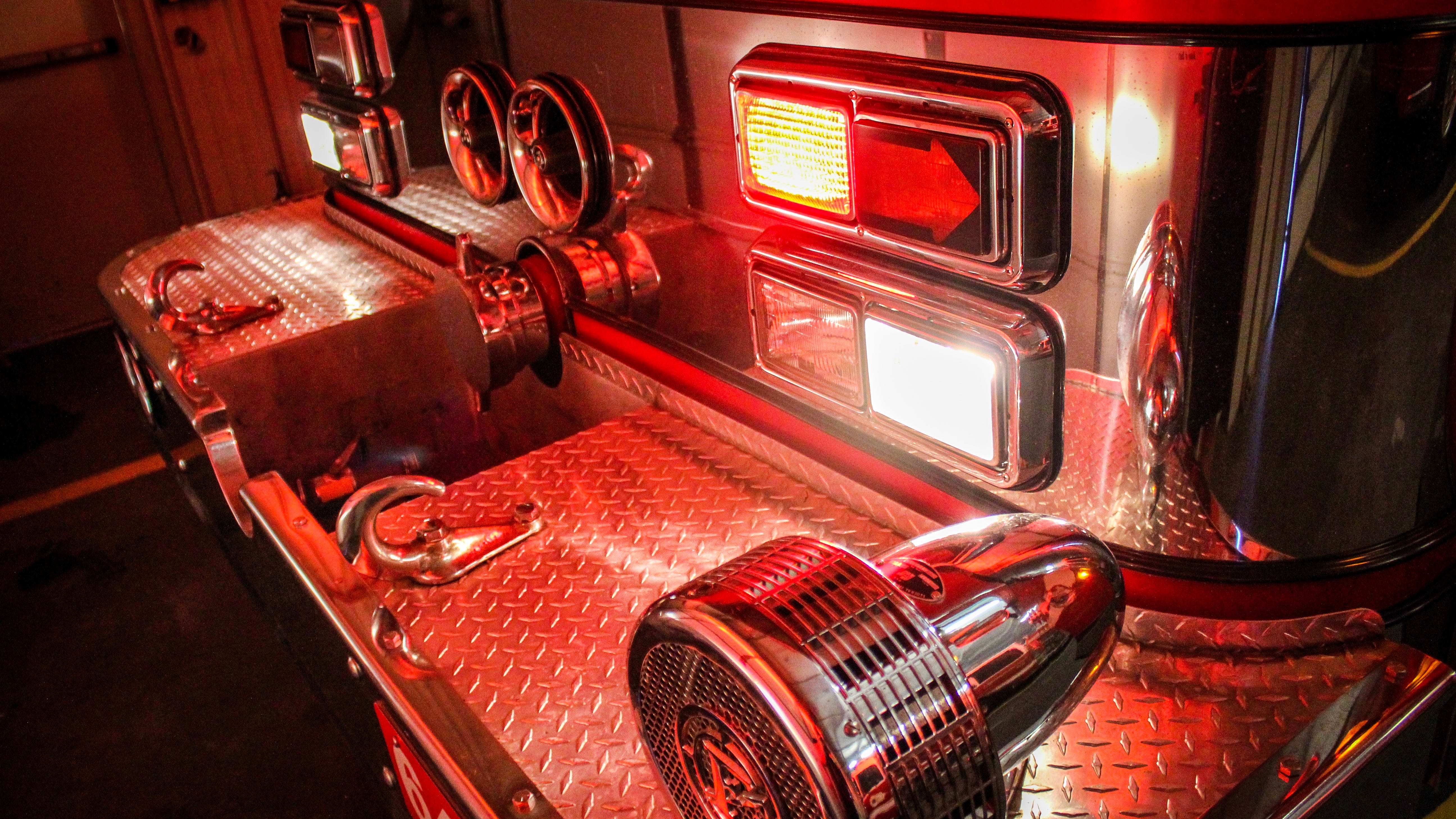 Remaining two children of Chicago firefighter die from fire at Montclare home