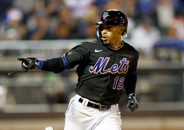 Francisco Lindor models the Mets alternate tops.