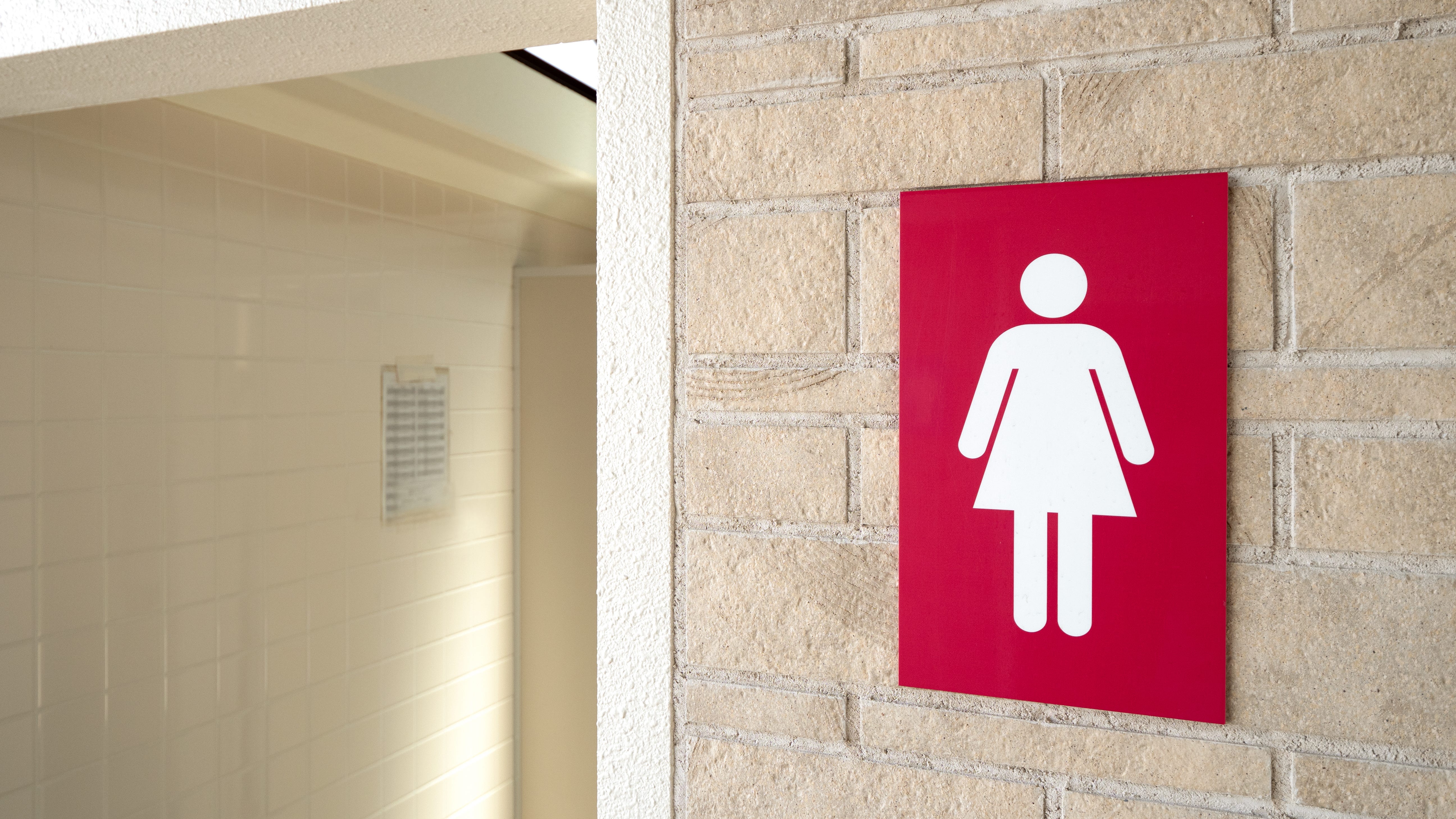 Teen girl garners support for speaking out against downstate YMCA's bathroom policy for trans people