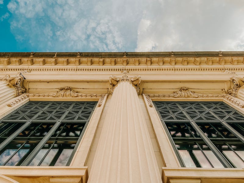 Outside shot of the Illinois Supreme Court.