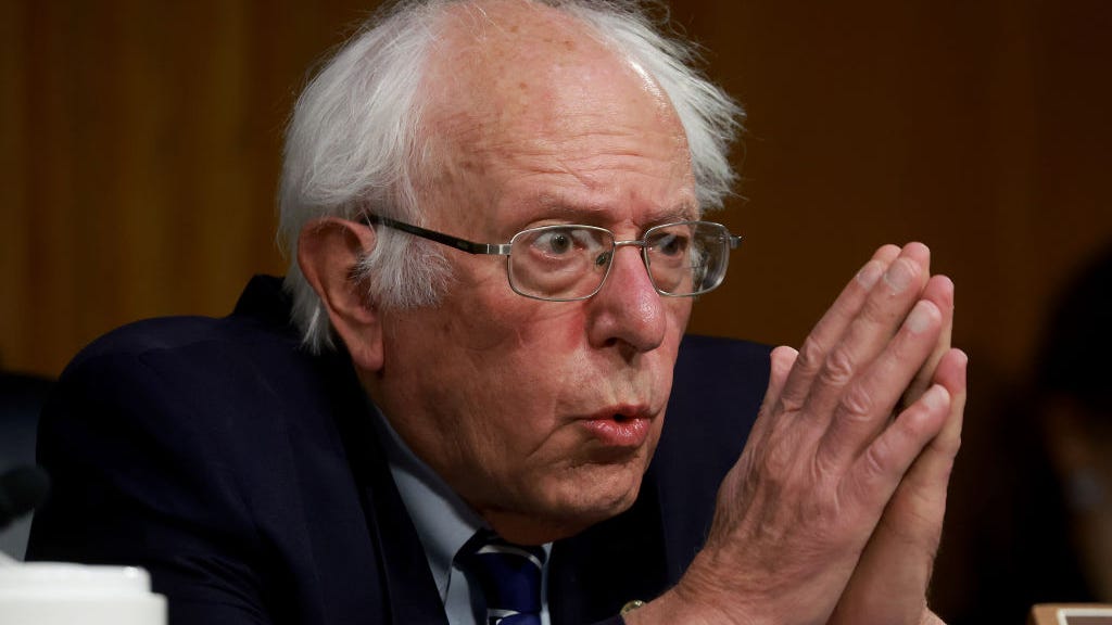 Bernie Sanders says airlines should be fined $55K for every canceled flight, passengers should be refunded for every hour delay