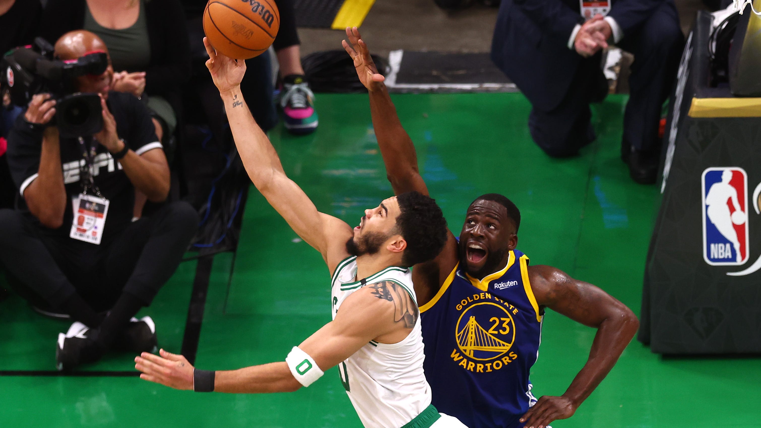 Jayson Tatum, Grant Williams pose for picture with Draymond Green at Michael Rubin’s 4th of July party