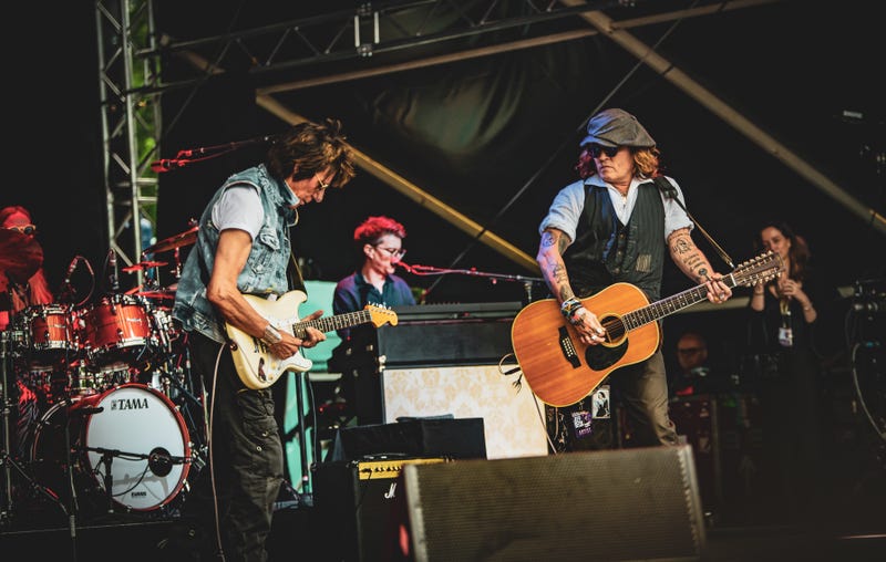 ohnny Depp (R) performs on stage with Jeff Beck (L) during the Helsinki Blues Festival at Kaisaniemen Puisto on June 19, 2022 in Helsinki, Finland. (Photo by Venla Shalin/Redferns)