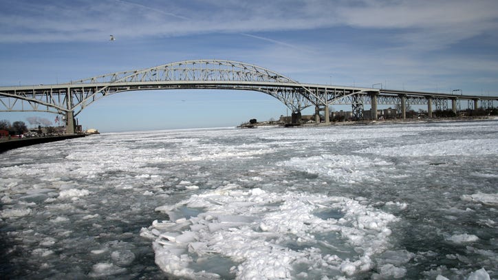 Flood advisory issued as US and Canadian Coast Guard work to break up ice jam in St. Clair River
