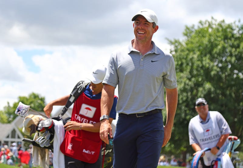 Rory McIlroy smiles as he finishes his round on the ninth green during the first round of the Travelers Championship in Cromwell, 6/23/22