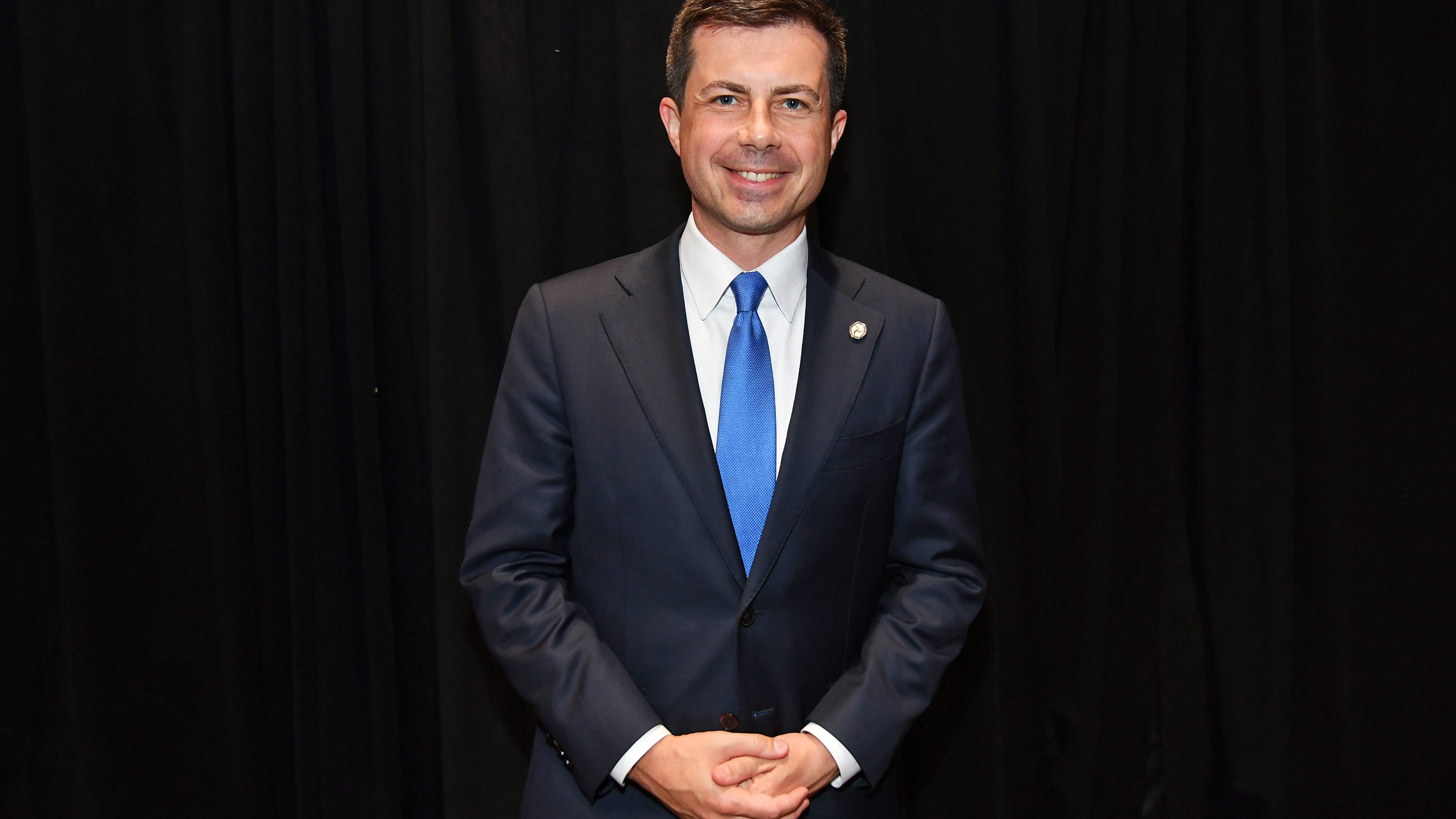 Buttigieg warns airlines to help travelers or face new rules