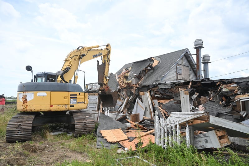 House on Long Island damaged by Hurricane Sandy is demolished