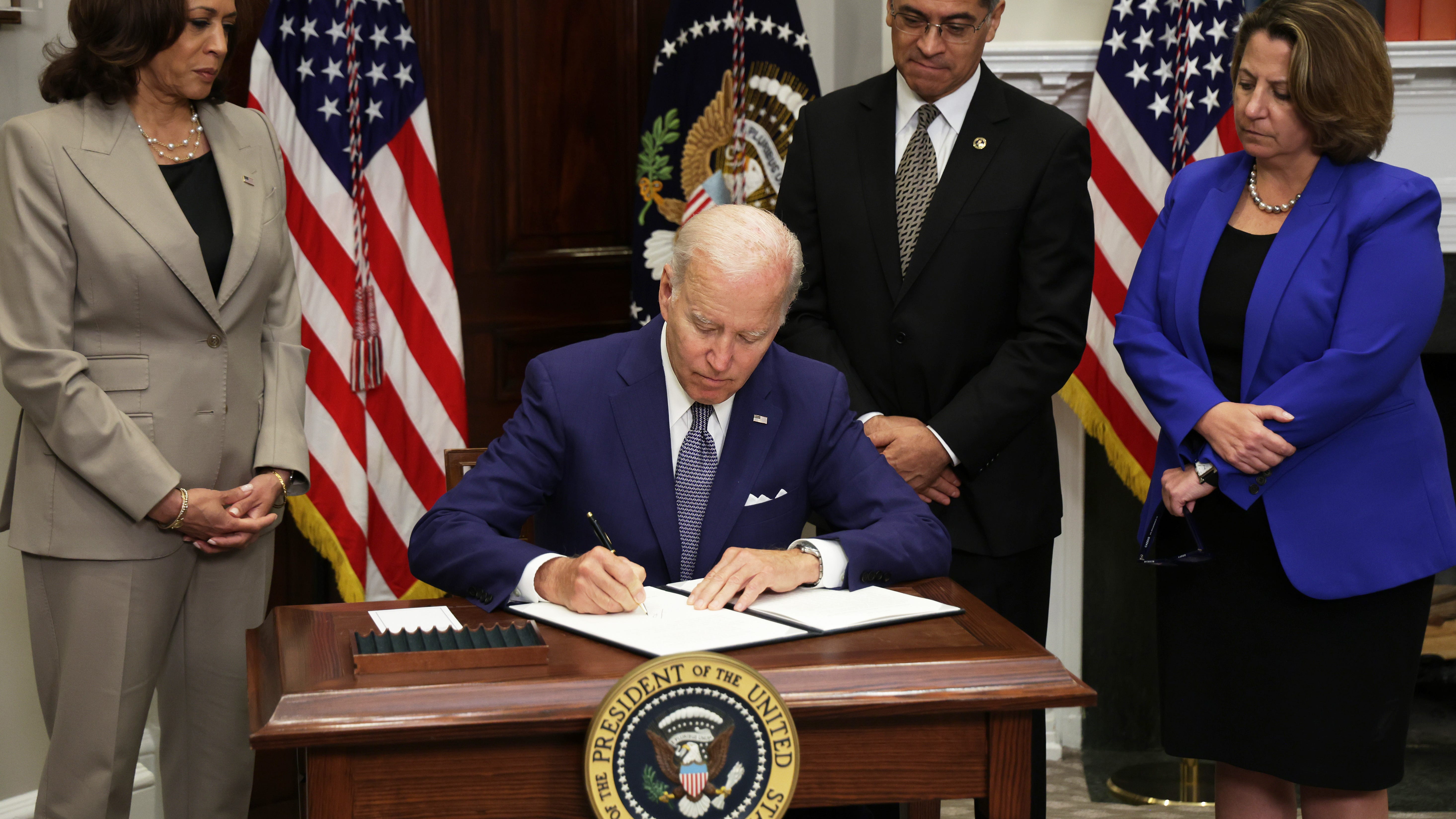 Impassioned Biden signs order on abortion access