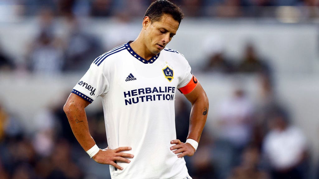 Chicharito Hernández estaría muy cerca de quedar desempleado