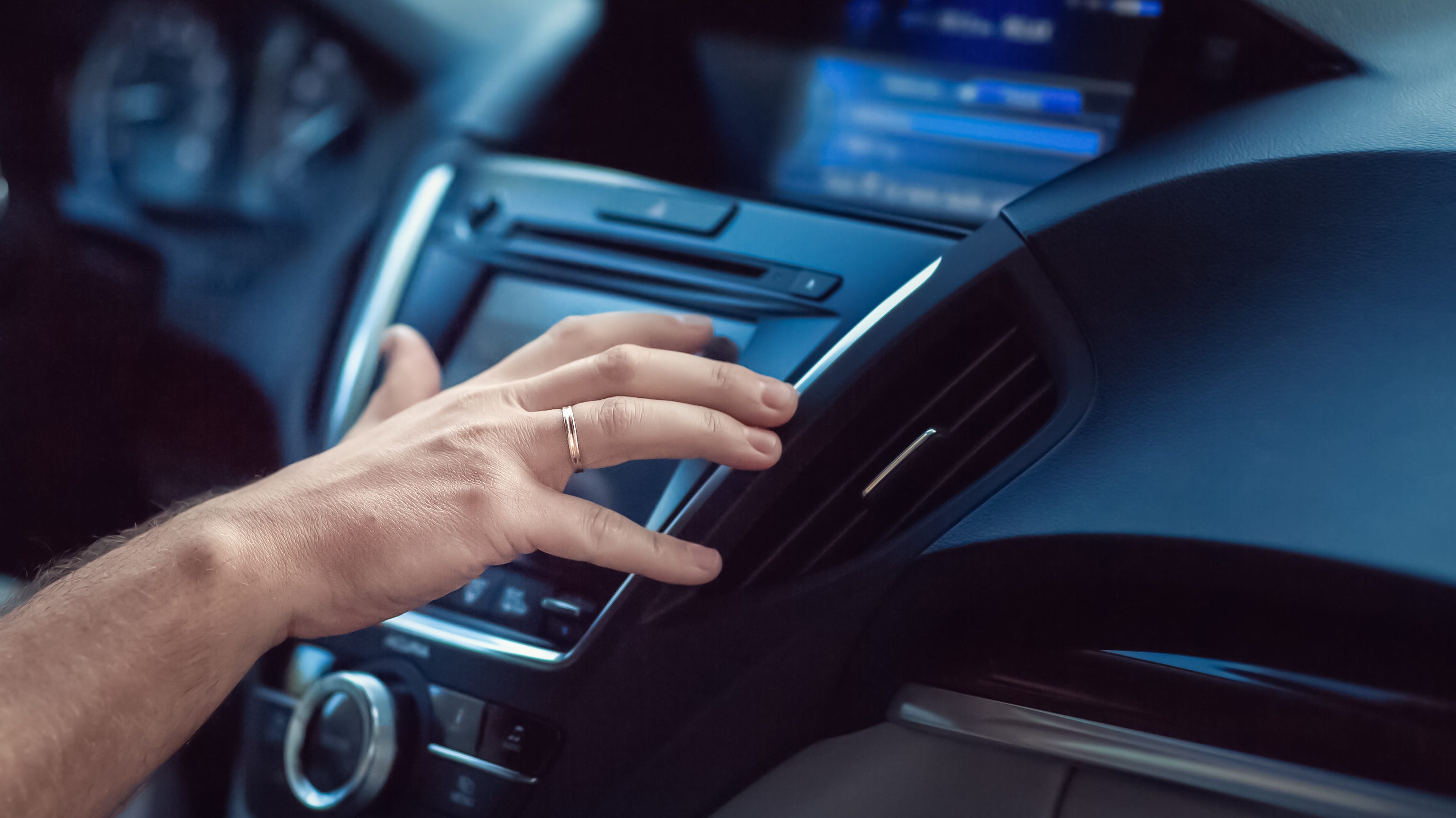Congress debates mandating AM radios in new vehicles