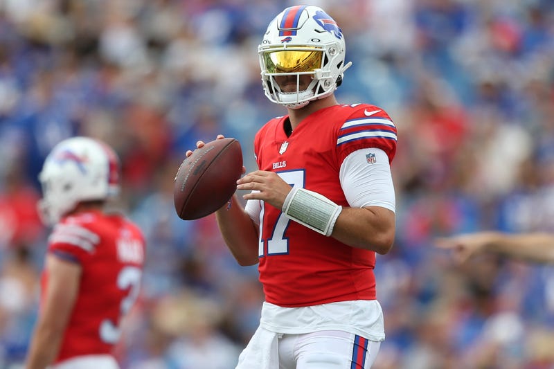  Josh Allen #17 of the Buffalo Bills takes part in a drill on August 05, 2022 in Orchard Park, New York.